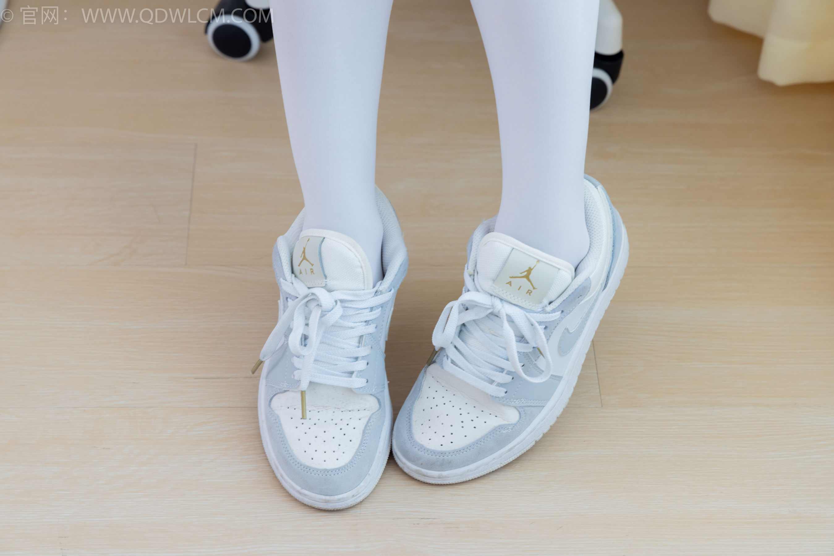 物恋传媒 No.2347 米米 - 板鞋、自然穿脏厚白丝、护士服/(170P)