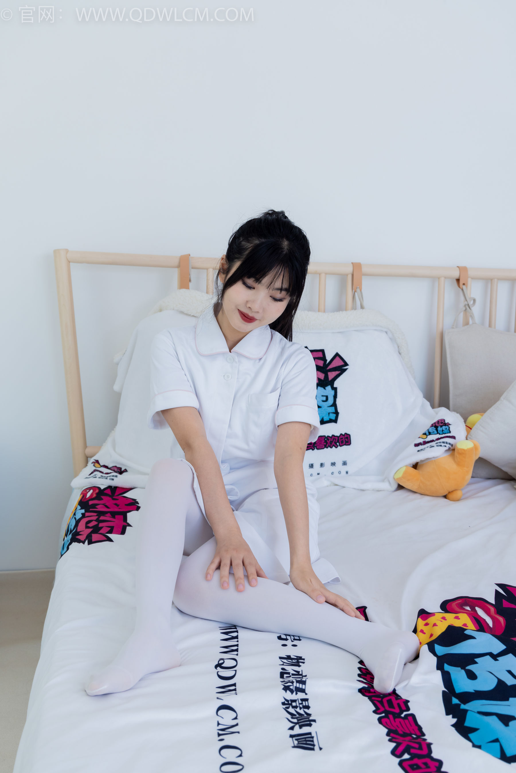 物恋传媒 No.2347 米米 - 板鞋、自然穿脏厚白丝、护士服/(170P)