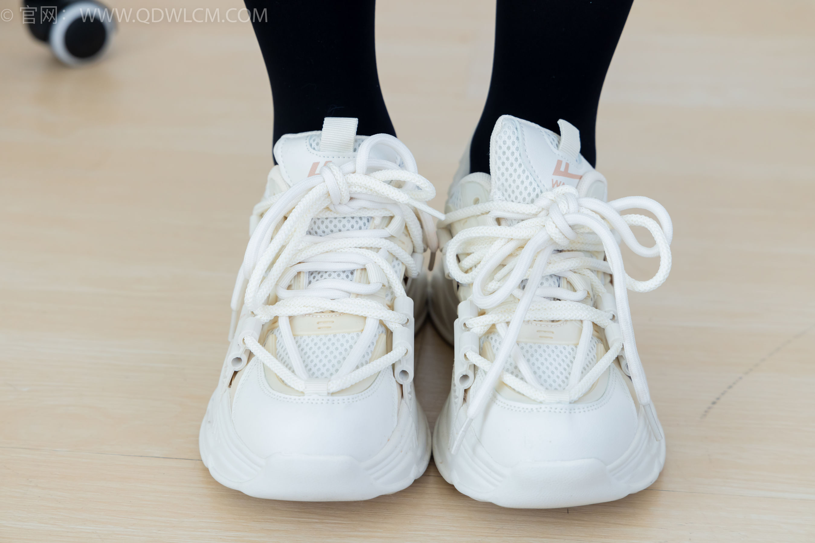 物恋传媒 No.2346 菜菜 - 运动鞋、厚黑丝、裸足/(167P)