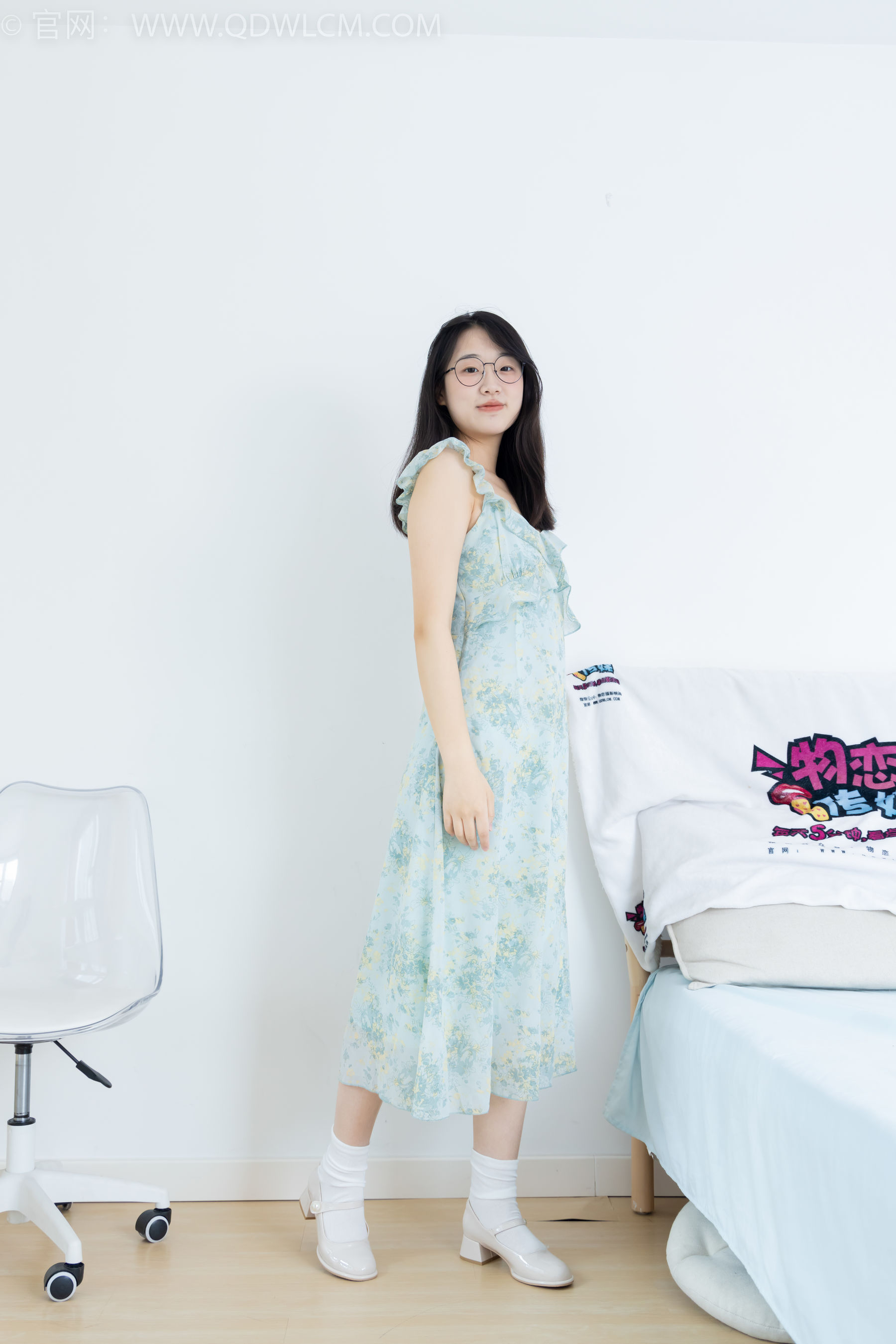 物恋传媒 No.2350 小椿 - 高跟鞋、白棉袜、裸足/(150P)