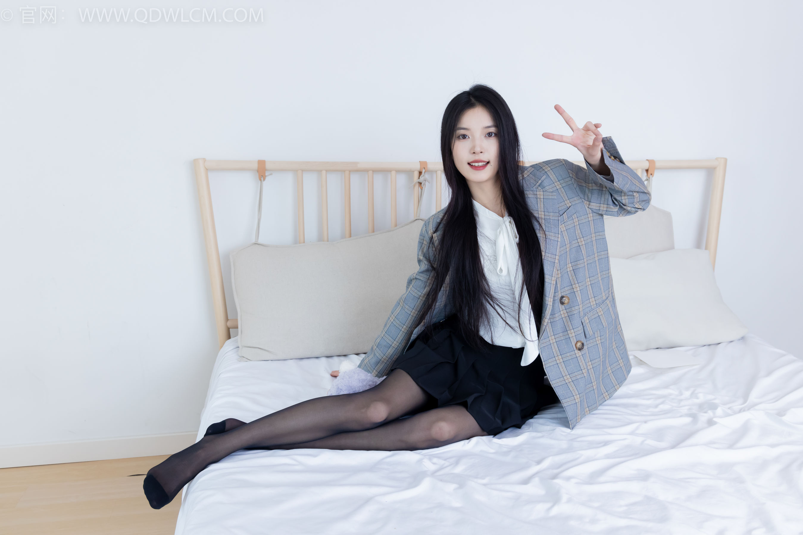 物恋传媒 No.2349 茯苓 - 高跟长靴、高跟凉鞋、厚肉丝、薄黑丝/(175P)