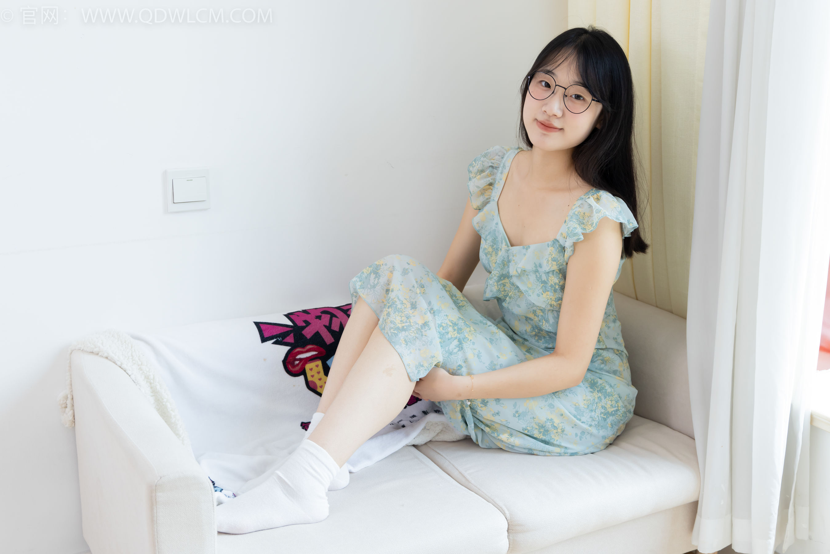 物恋传媒 No.2350 小椿 - 高跟鞋、白棉袜、裸足/(150P)