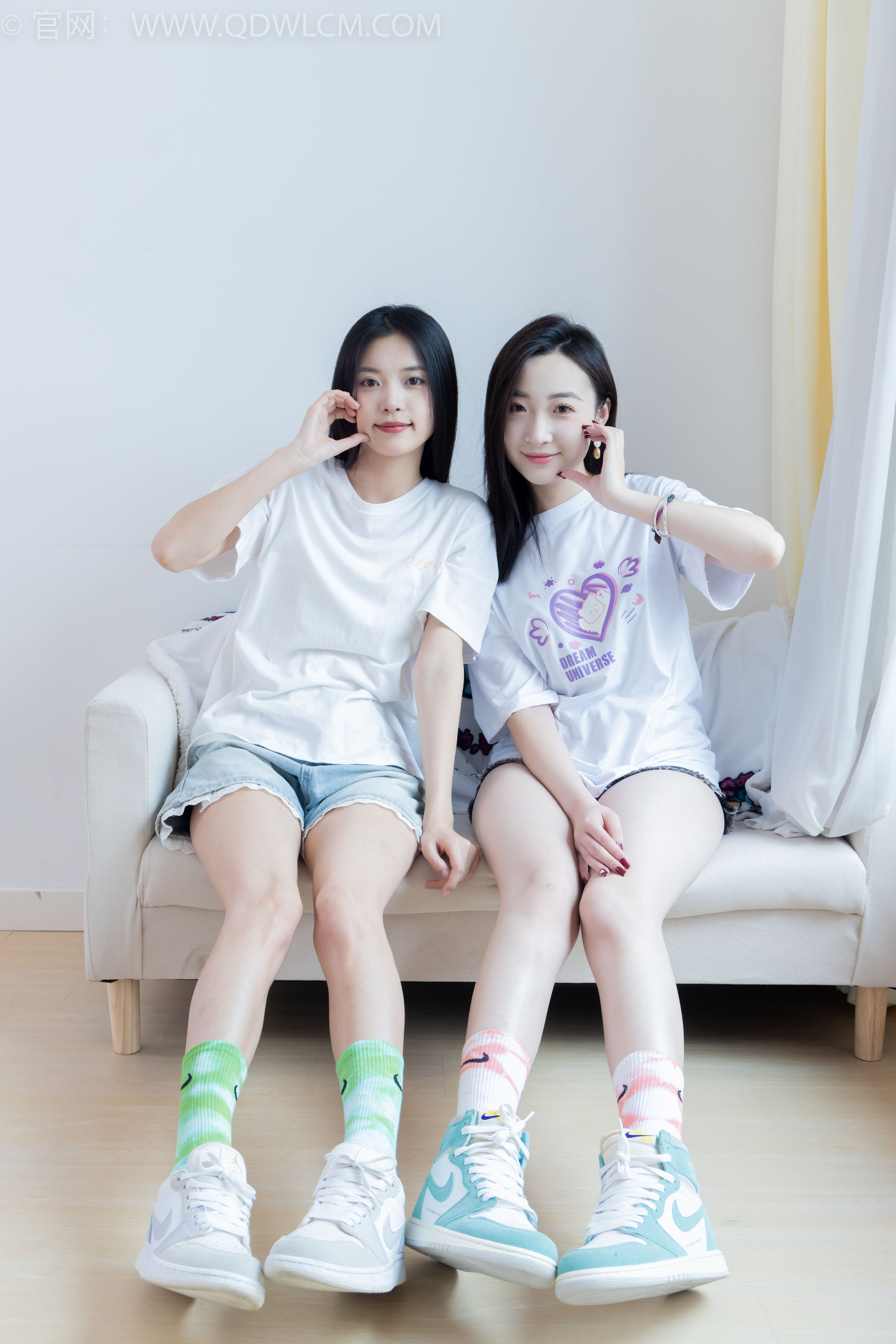 物恋传媒 No.2345 茯苓&恬恬 - 两双板鞋、红棉袜、绿棉袜、裸足/(165P)