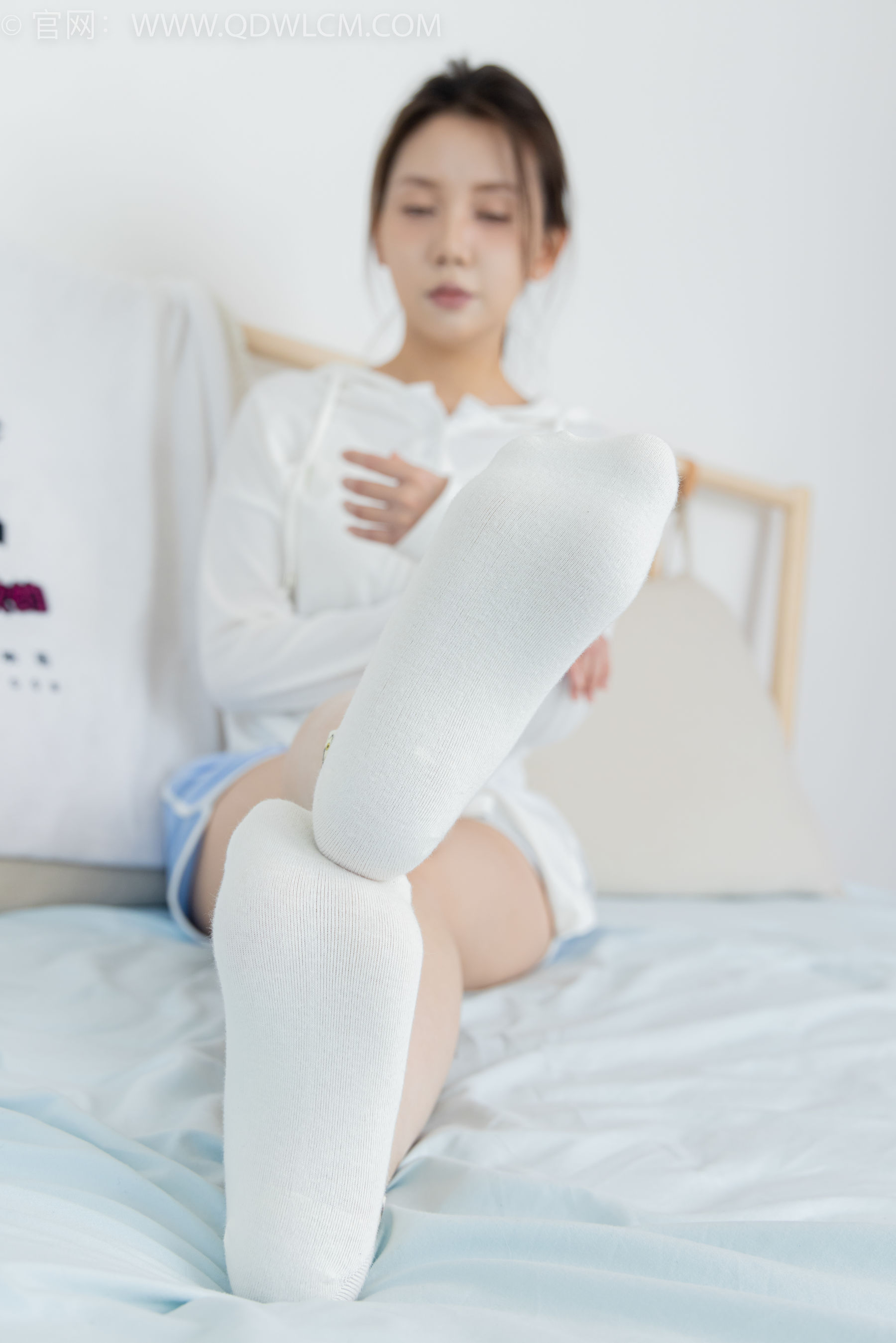 物恋传媒 No.2348 小曦 - 板鞋、白棉袜、裸足/(155P)