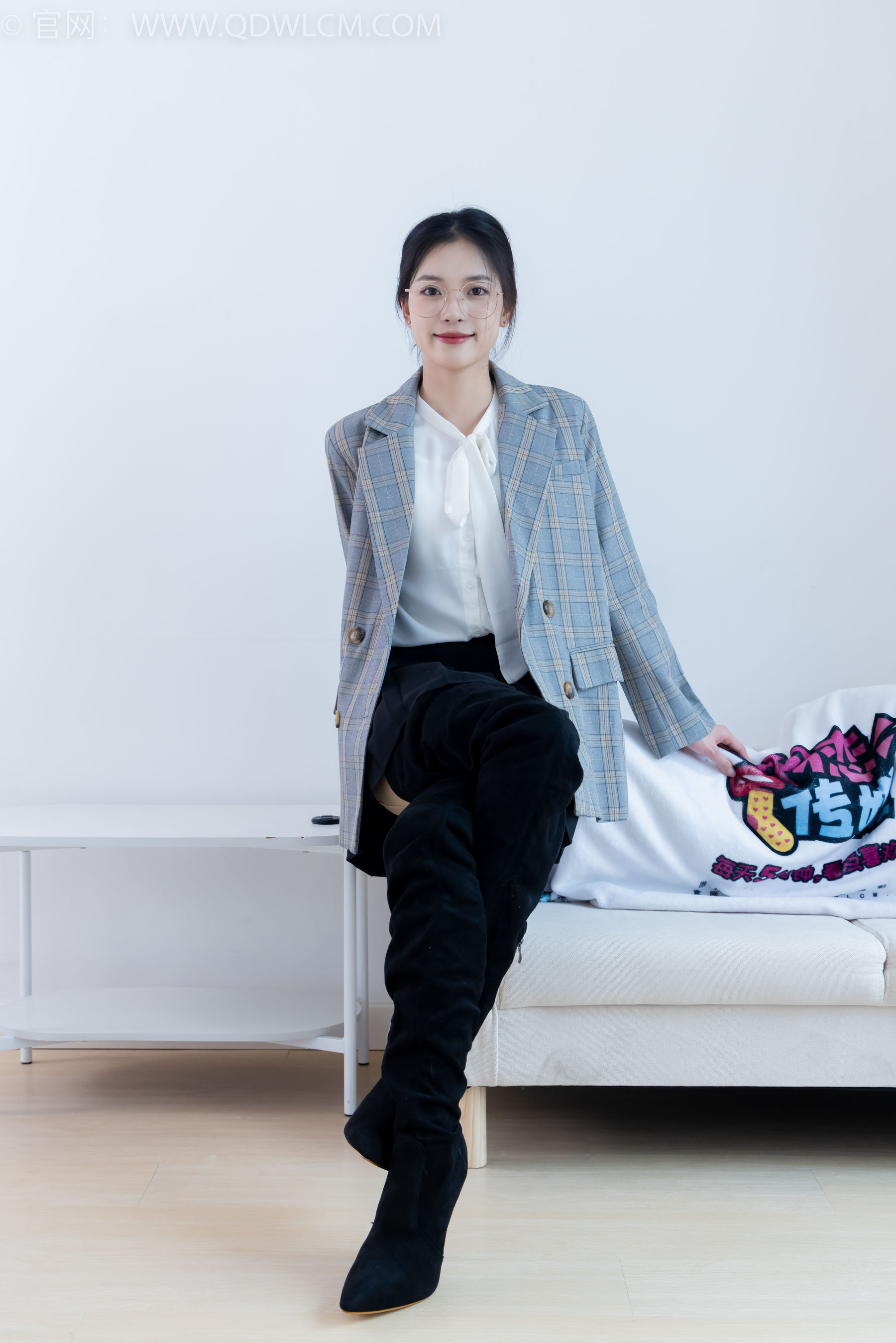 物恋传媒 No.2349 茯苓 - 高跟长靴、高跟凉鞋、厚肉丝、薄黑丝/(175P)