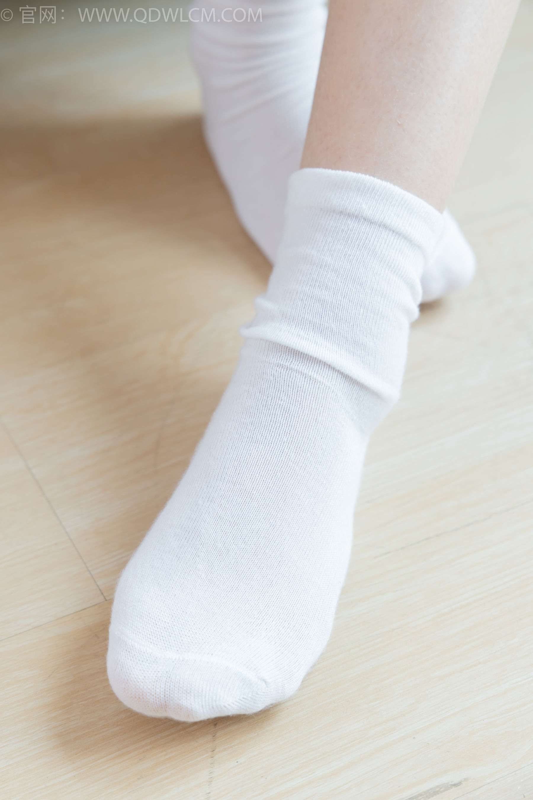 物恋传媒 No.2350 小椿 - 高跟鞋、白棉袜、裸足/(150P)