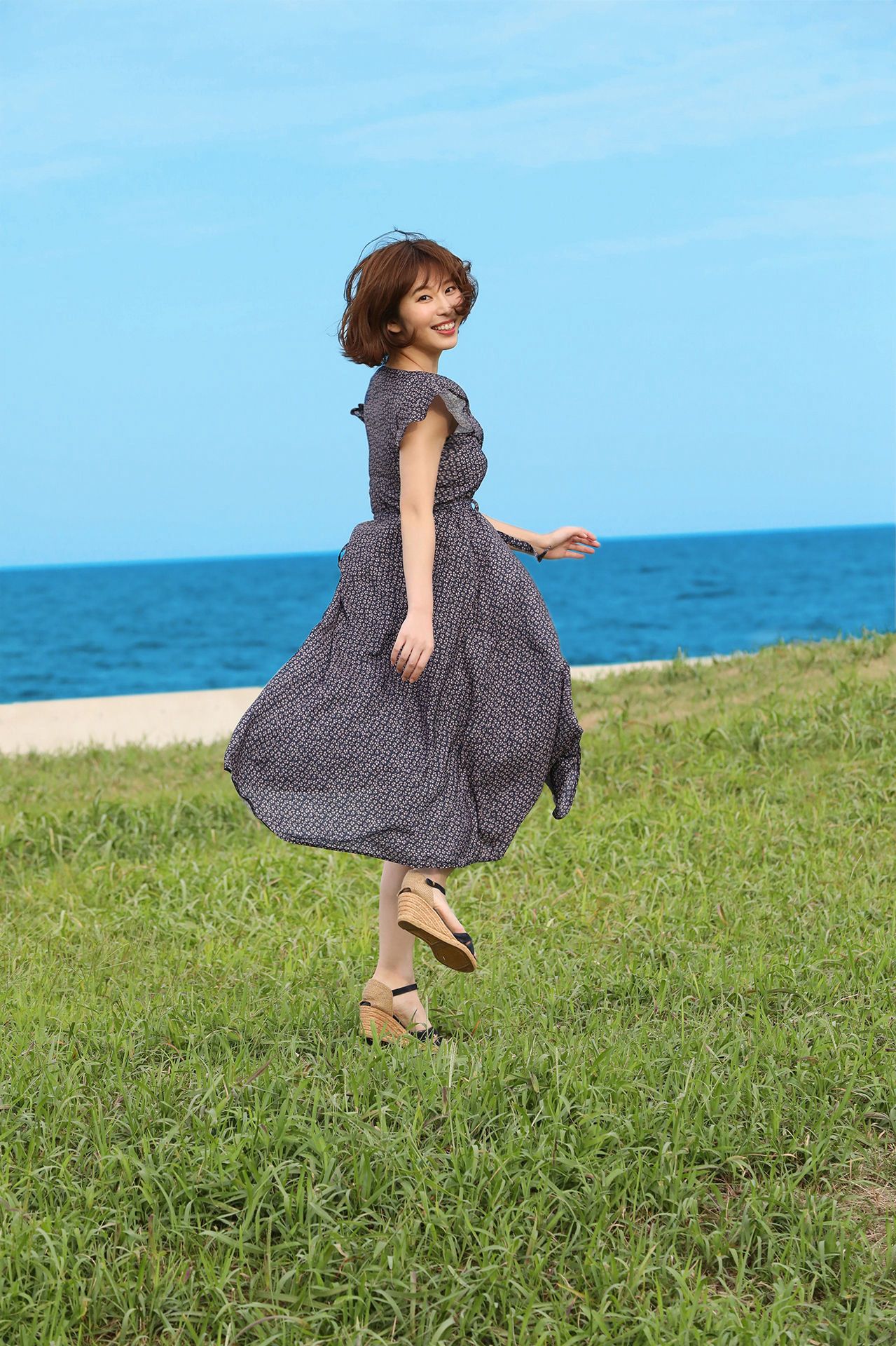 塩地美澄 - 日本一のフェロモン美女アナと官能トリップ/(113P)