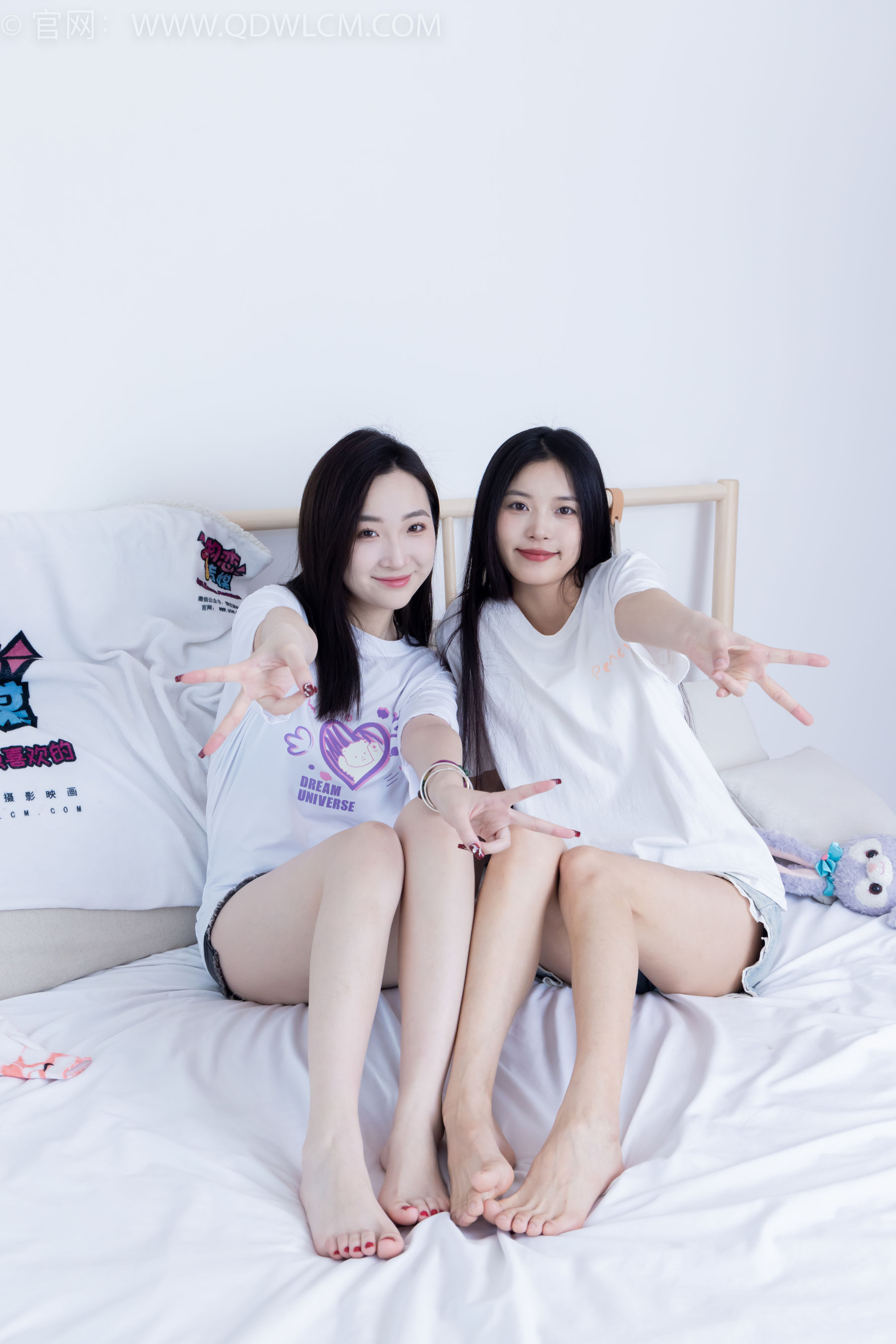 物恋传媒 No.2345 茯苓&恬恬 - 两双板鞋、红棉袜、绿棉袜、裸足/(165P)