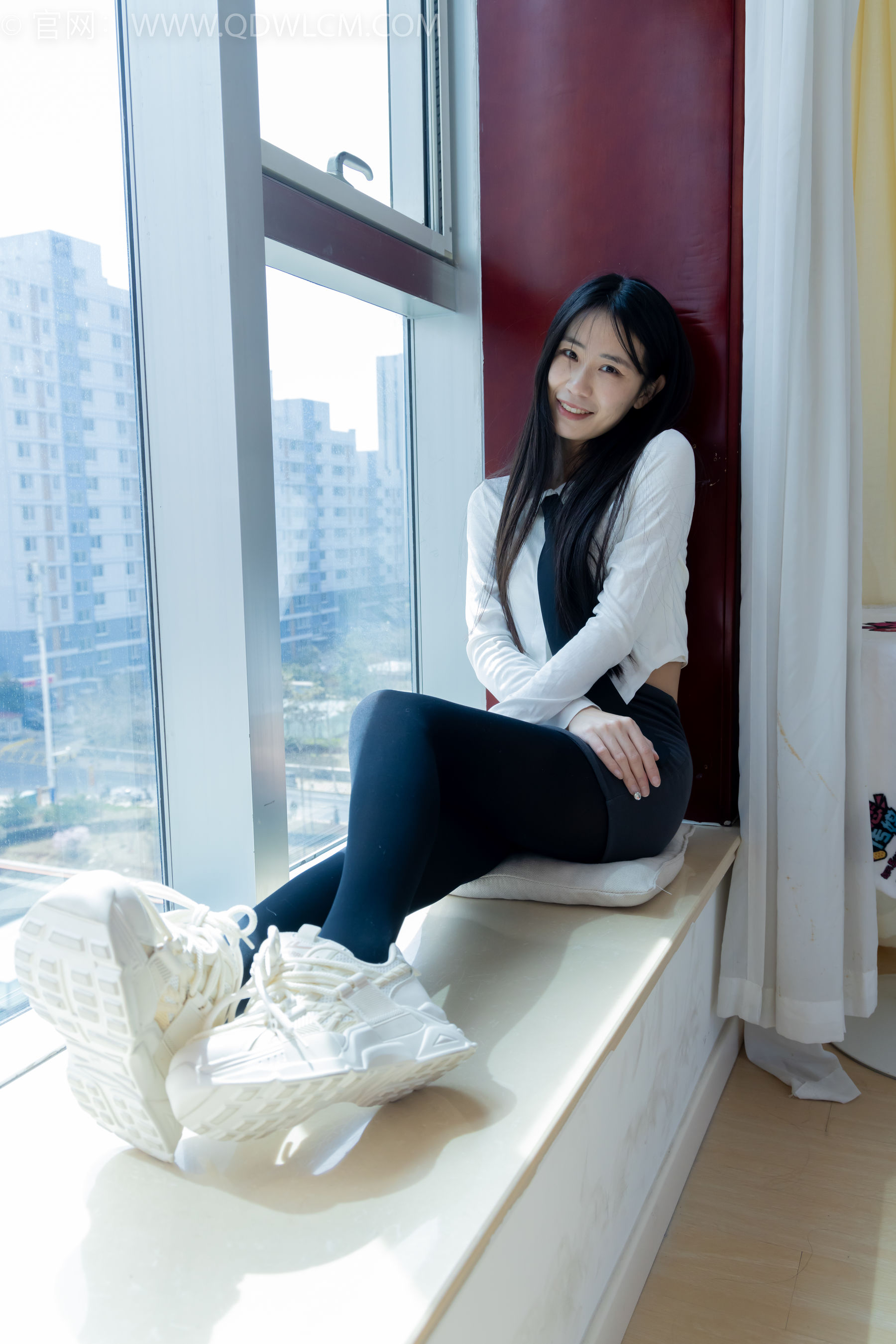 物恋传媒 No.2346 菜菜 - 运动鞋、厚黑丝、裸足/(167P)