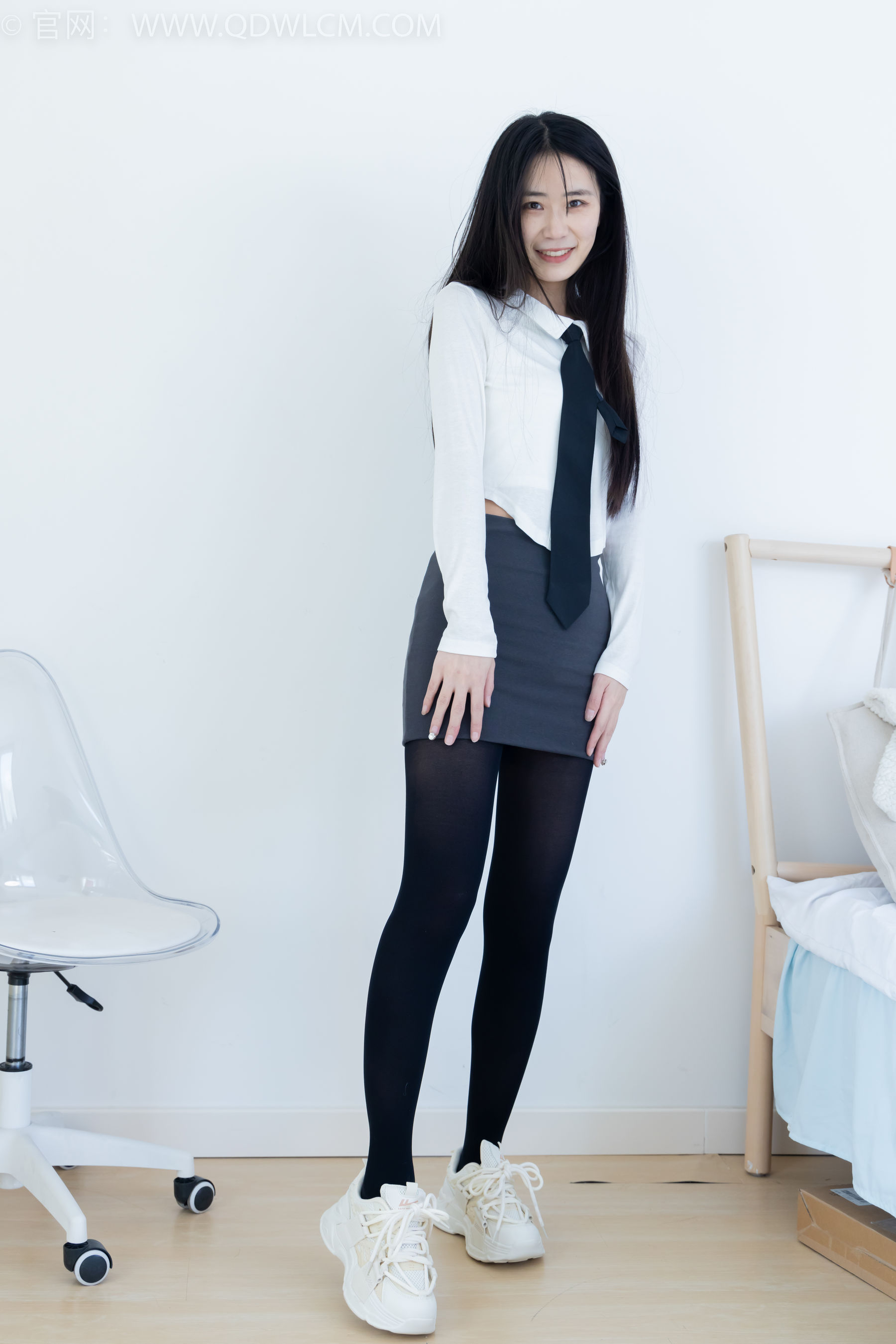 物恋传媒 No.2346 菜菜 - 运动鞋、厚黑丝、裸足/(167P)