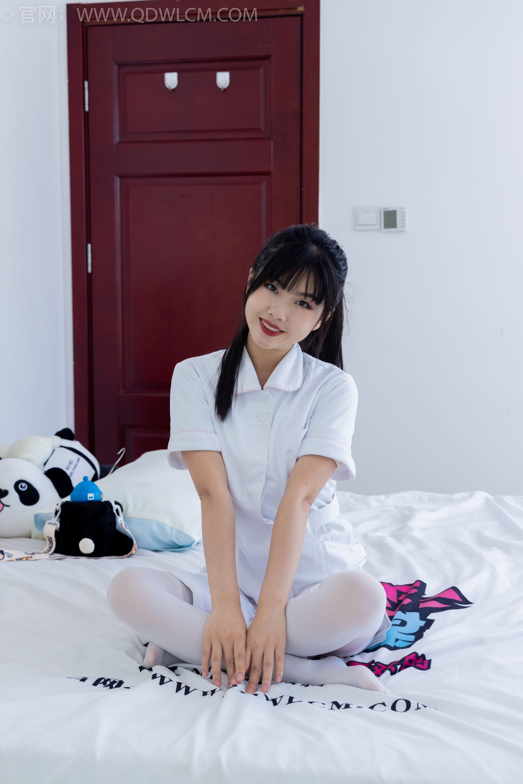 物恋传媒 No.2347 米米 - 板鞋、自然穿脏厚白丝、护士服/(170P)