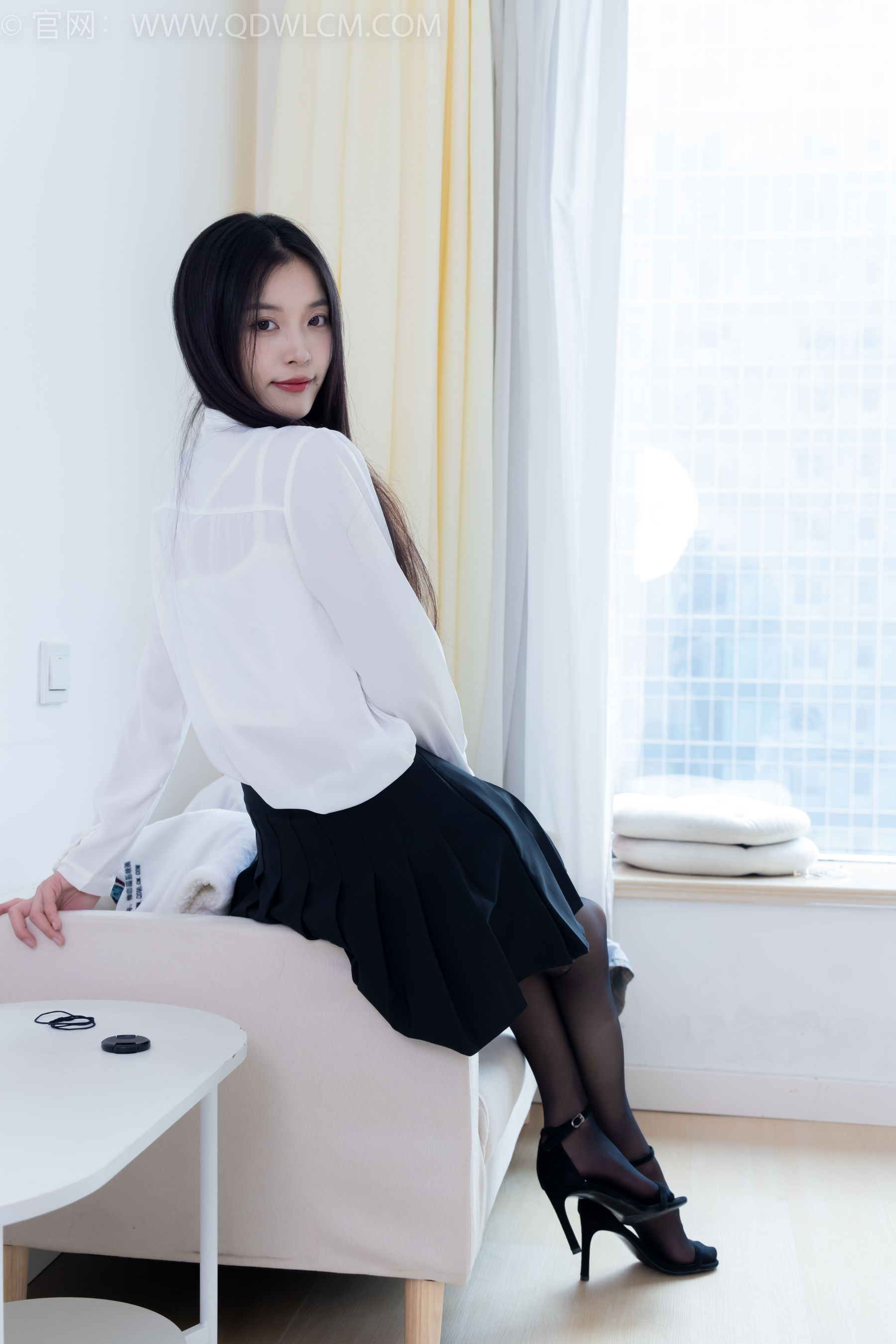 物恋传媒 No.2349 茯苓 - 高跟长靴、高跟凉鞋、厚肉丝、薄黑丝/(175P)