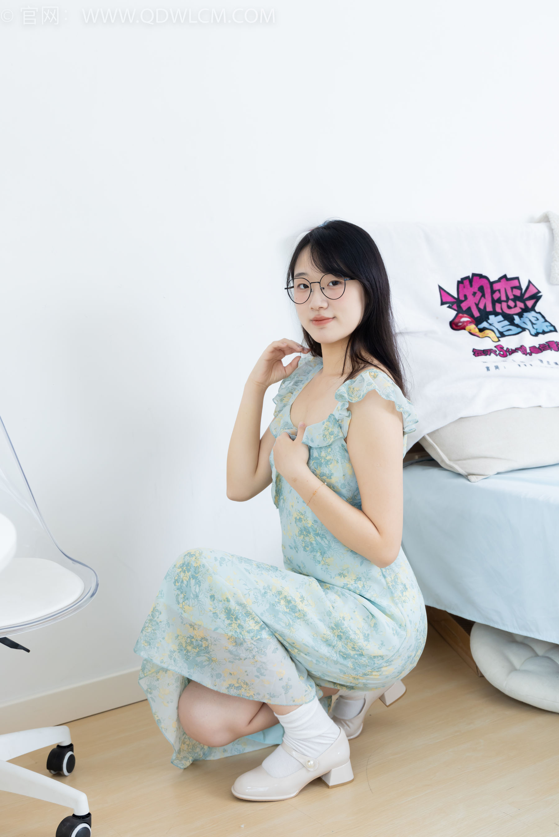 物恋传媒 No.2350 小椿 - 高跟鞋、白棉袜、裸足/(150P)