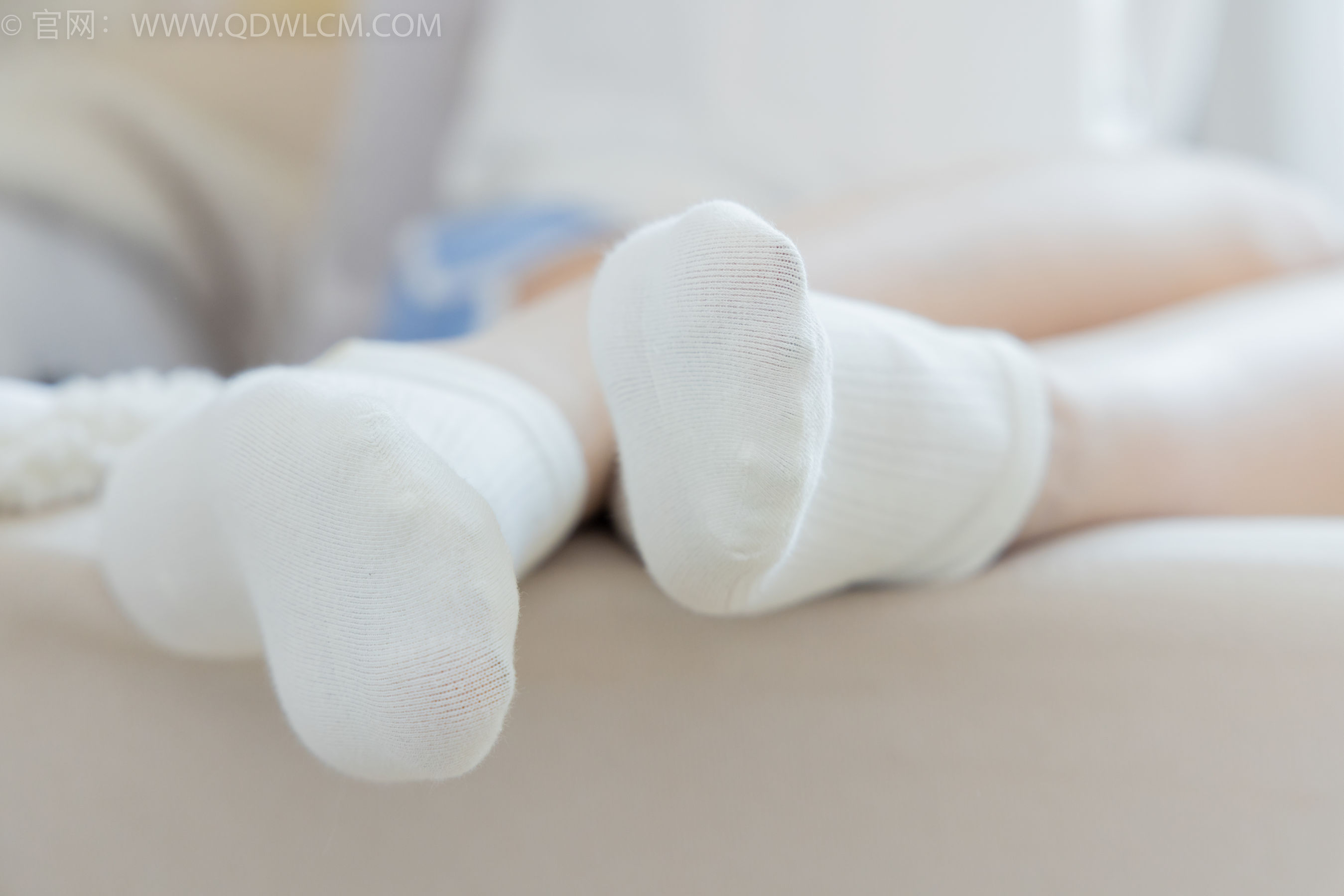 物恋传媒 No.2348 小曦 - 板鞋、白棉袜、裸足/(155P)