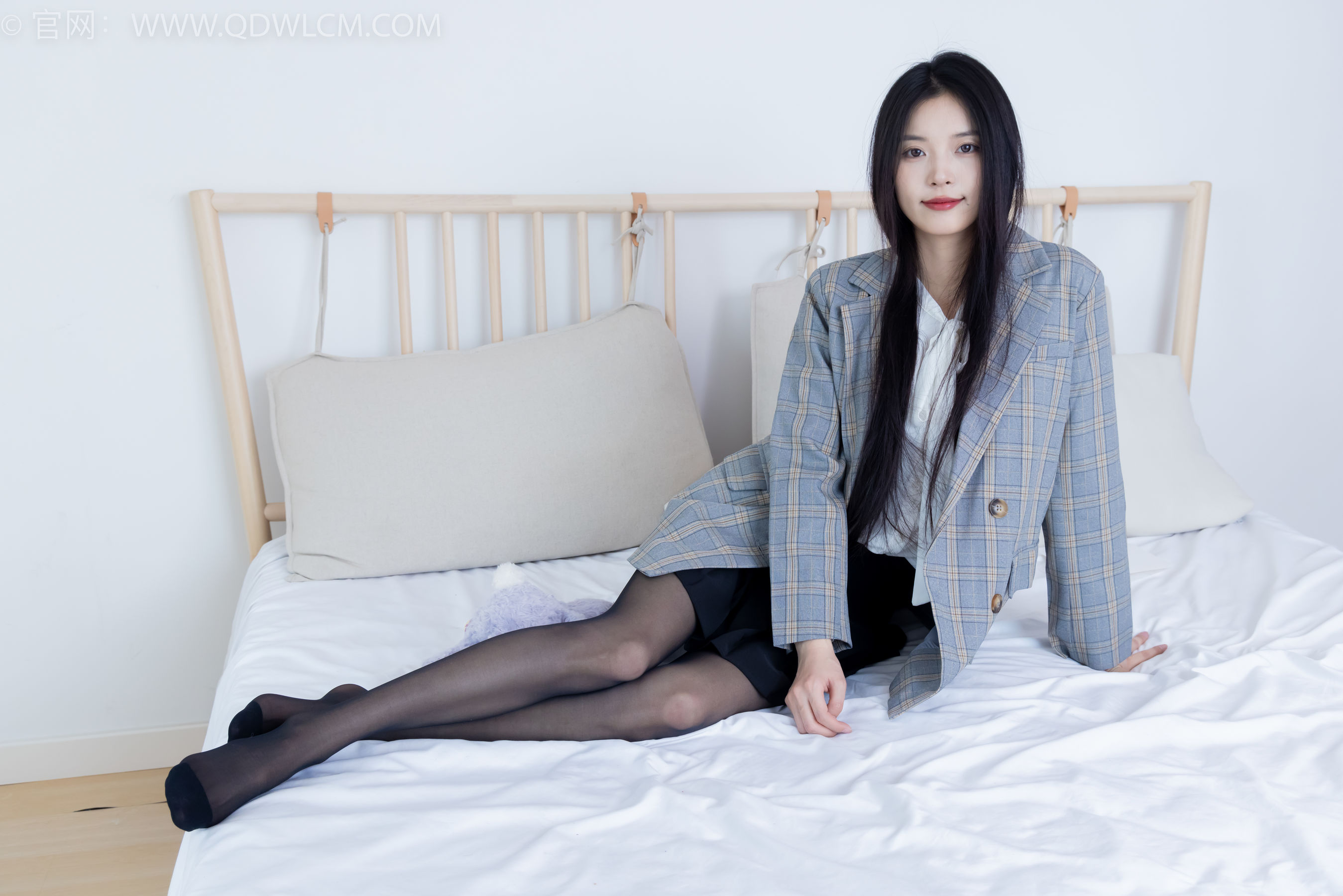 物恋传媒 No.2349 茯苓 - 高跟长靴、高跟凉鞋、厚肉丝、薄黑丝/(175P)