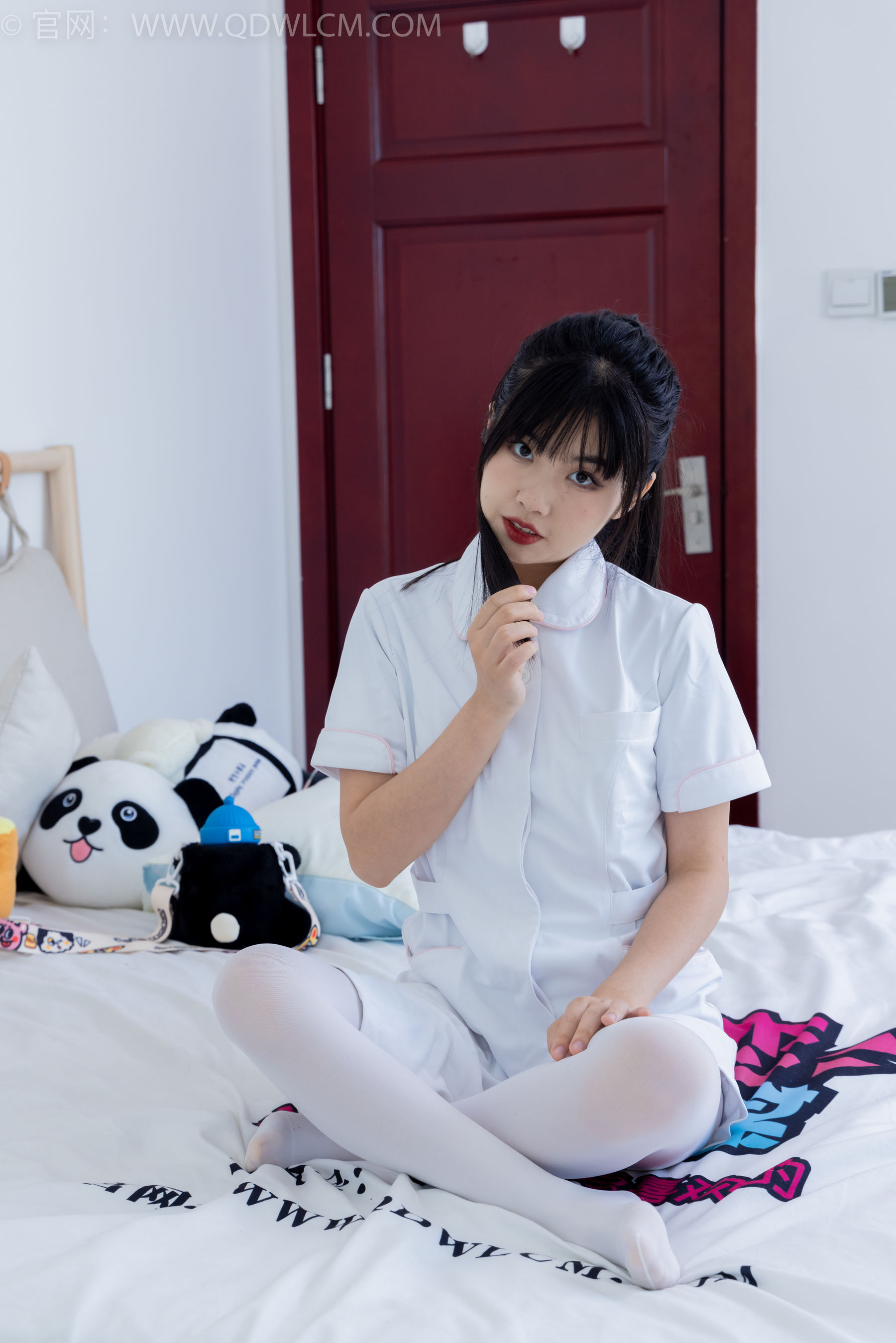 物恋传媒 No.2347 米米 - 板鞋、自然穿脏厚白丝、护士服/(170P)