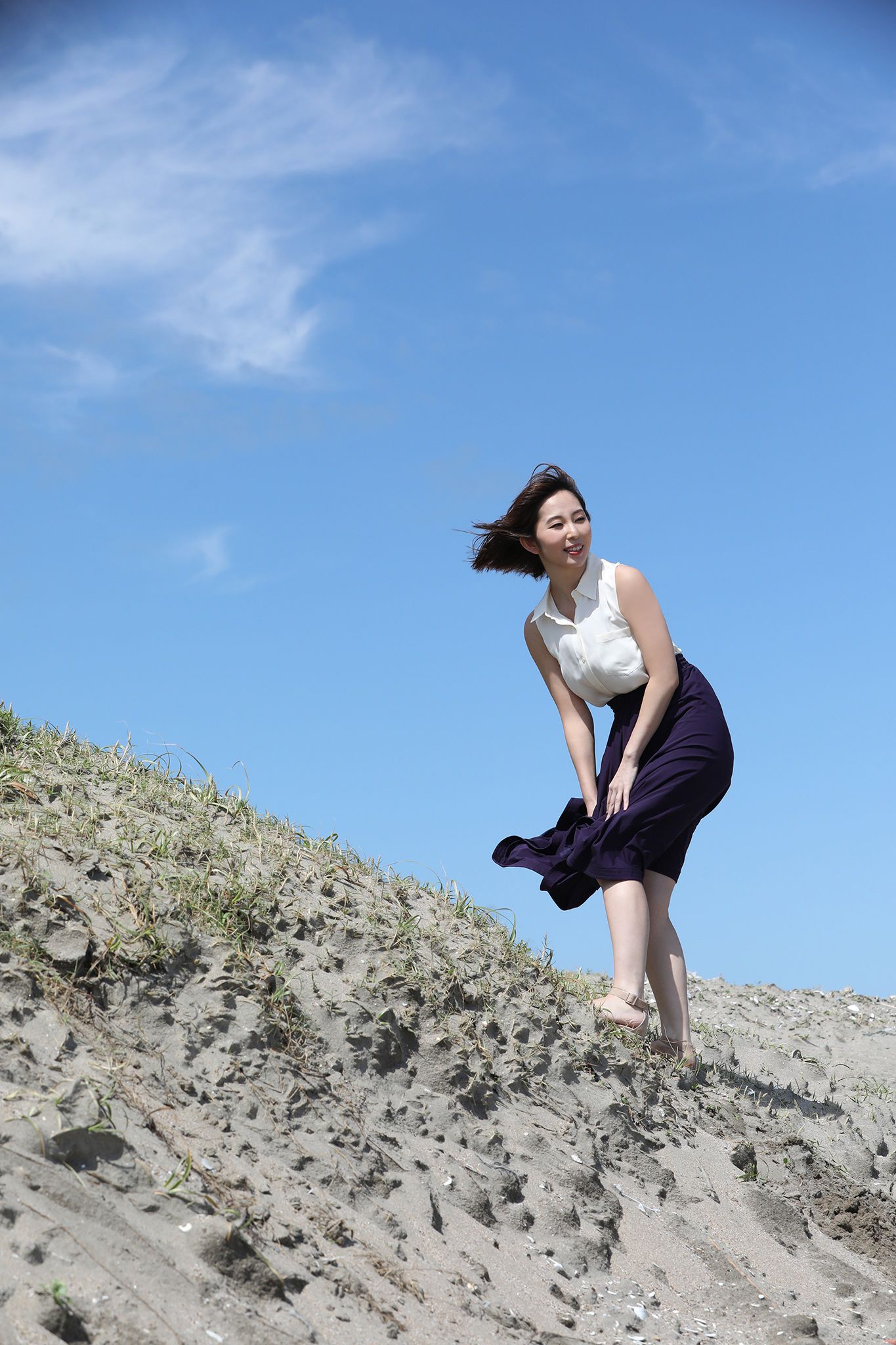 塩地美澄 - 日本一のフェロモン美女アナと官能トリップ/(113P)