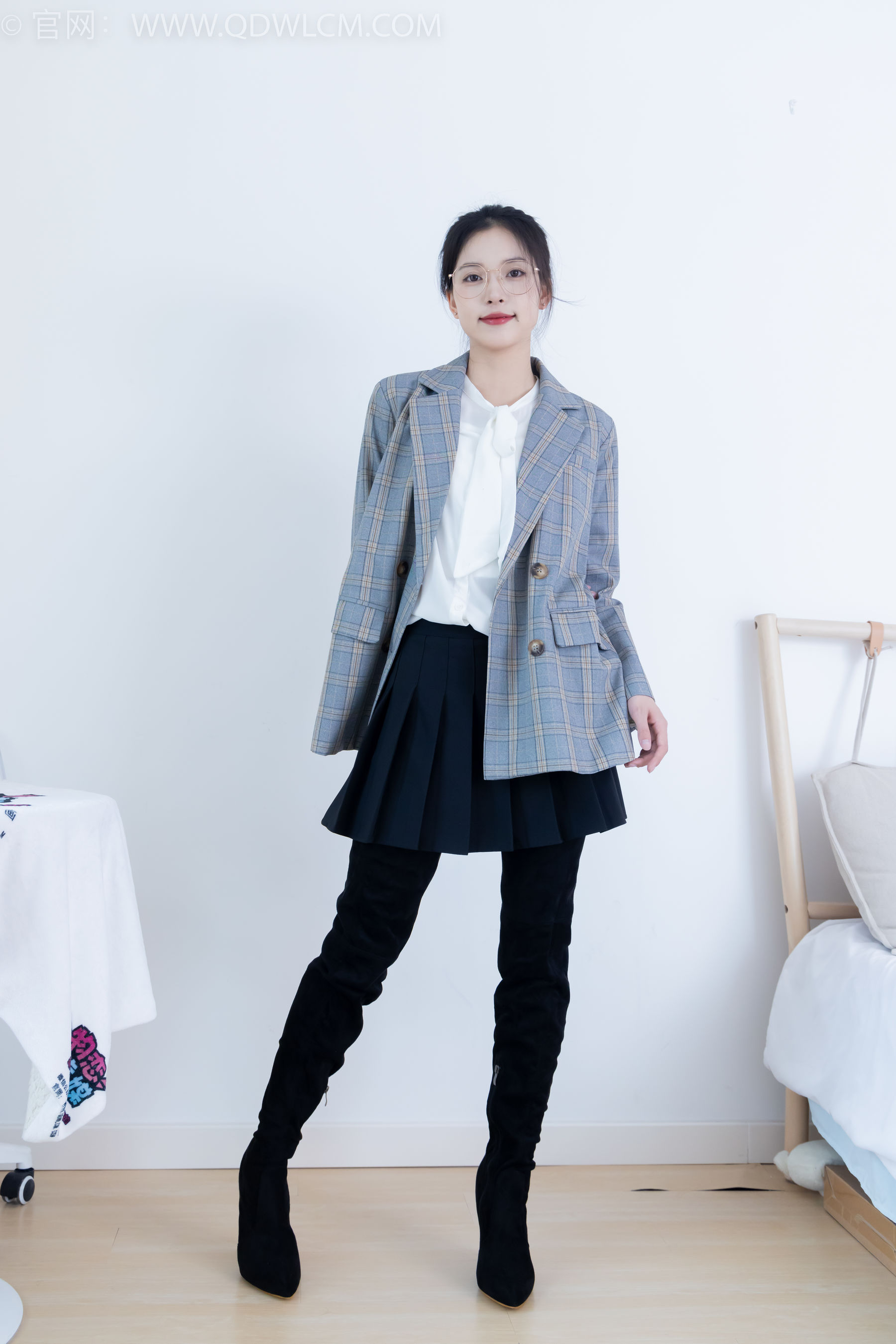 物恋传媒 No.2349 茯苓 - 高跟长靴、高跟凉鞋、厚肉丝、薄黑丝/(175P)