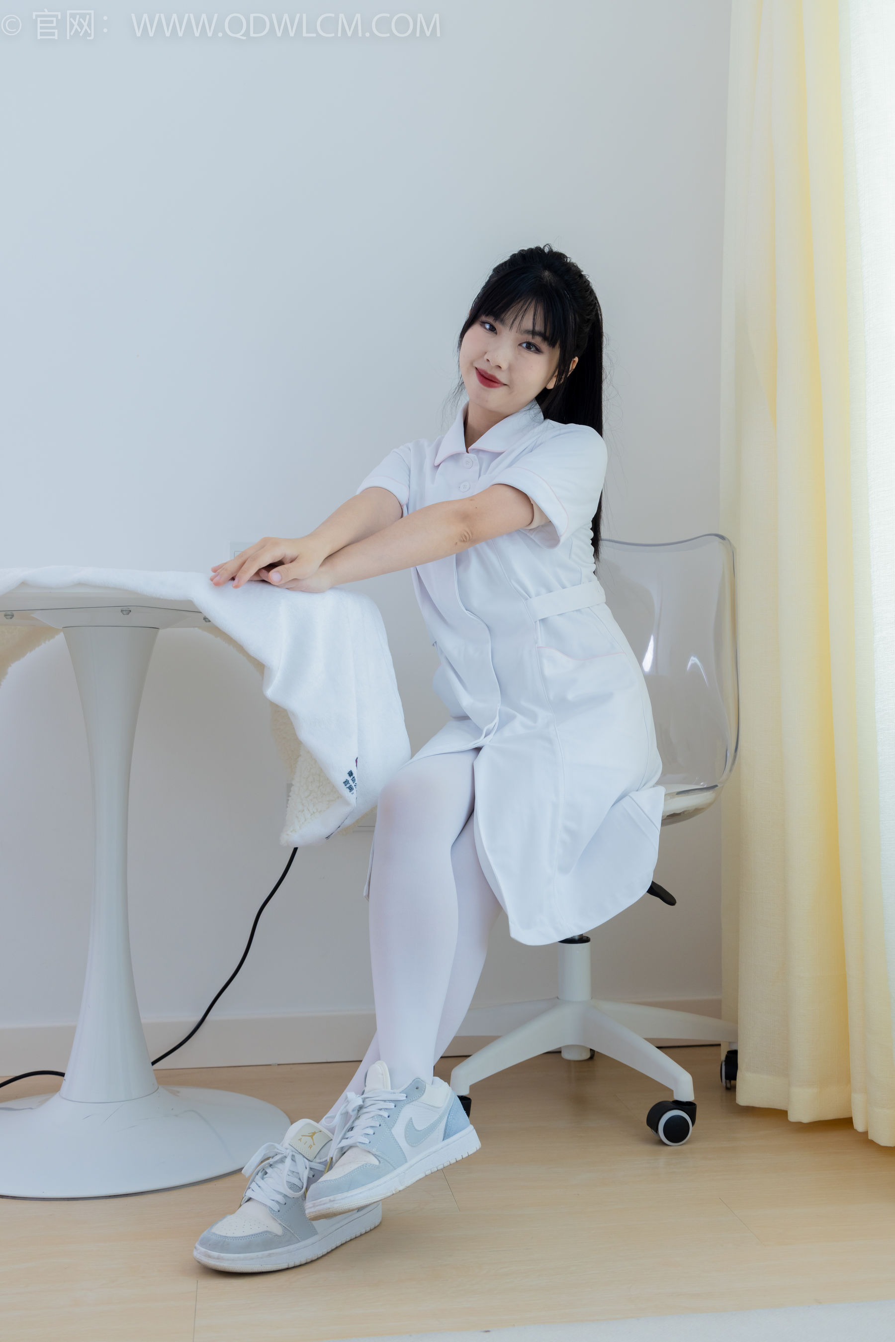 物恋传媒 No.2347 米米 - 板鞋、自然穿脏厚白丝、护士服/(170P)