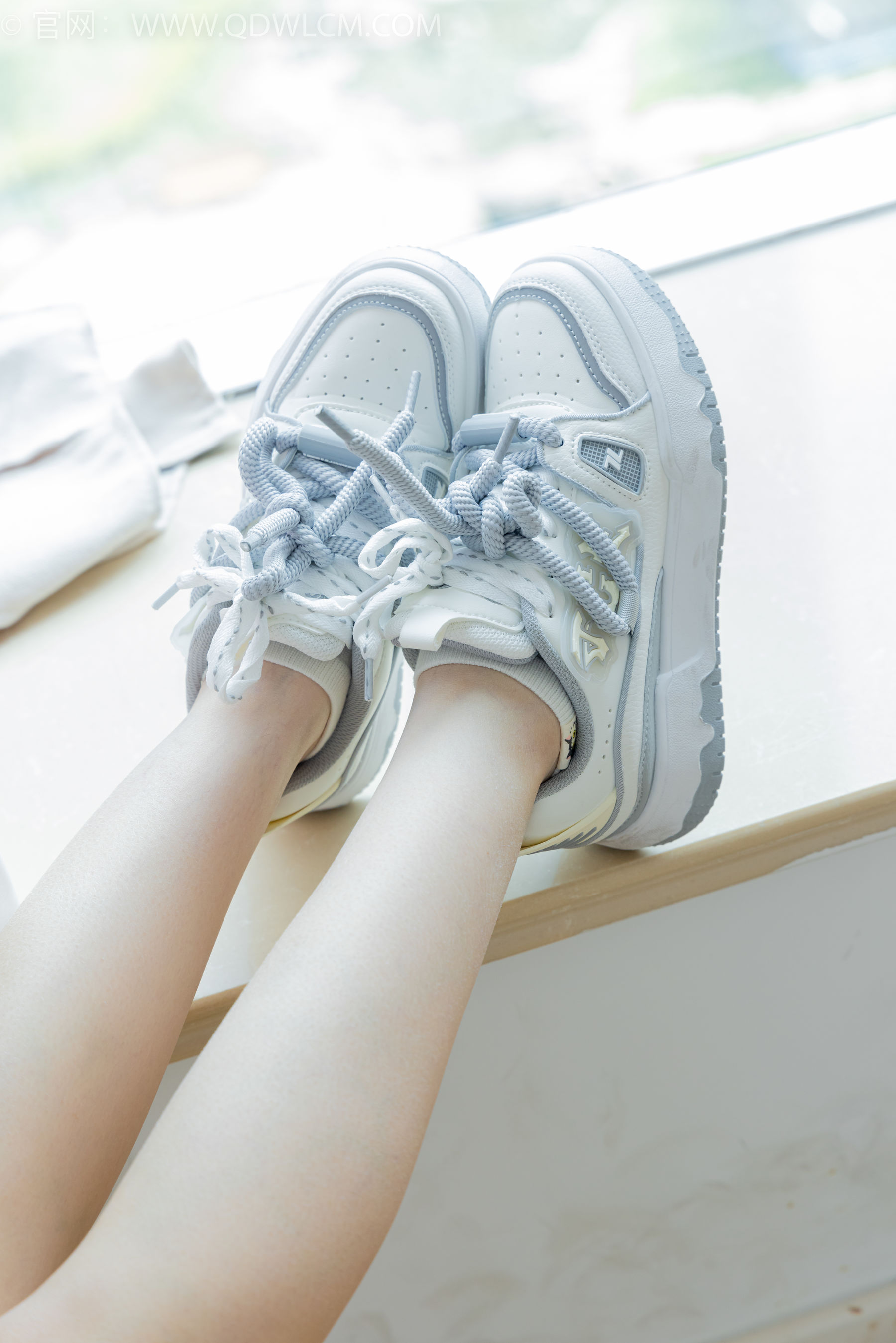 物恋传媒 No.2348 小曦 - 板鞋、白棉袜、裸足/(155P)