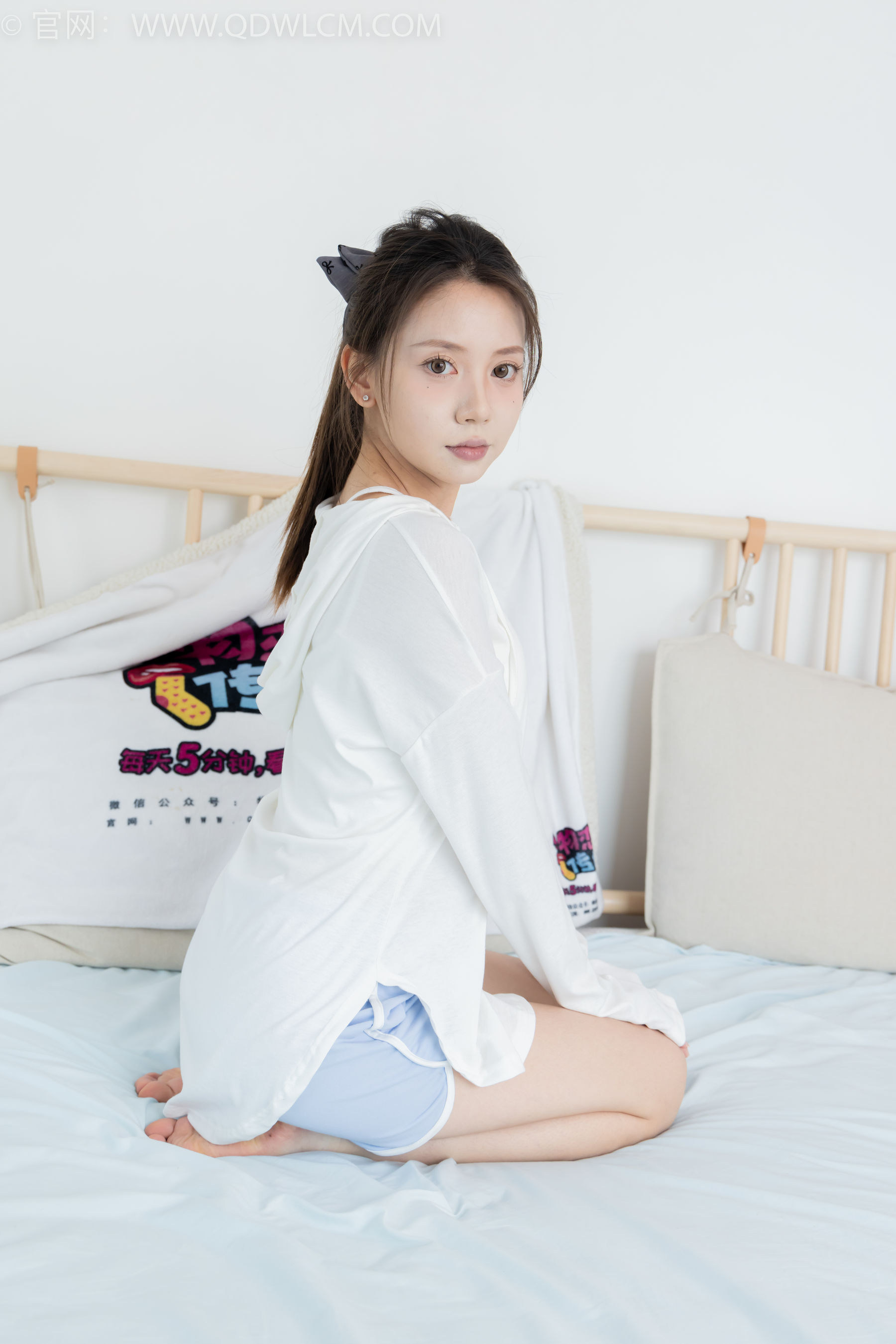 物恋传媒 No.2348 小曦 - 板鞋、白棉袜、裸足/(155P)