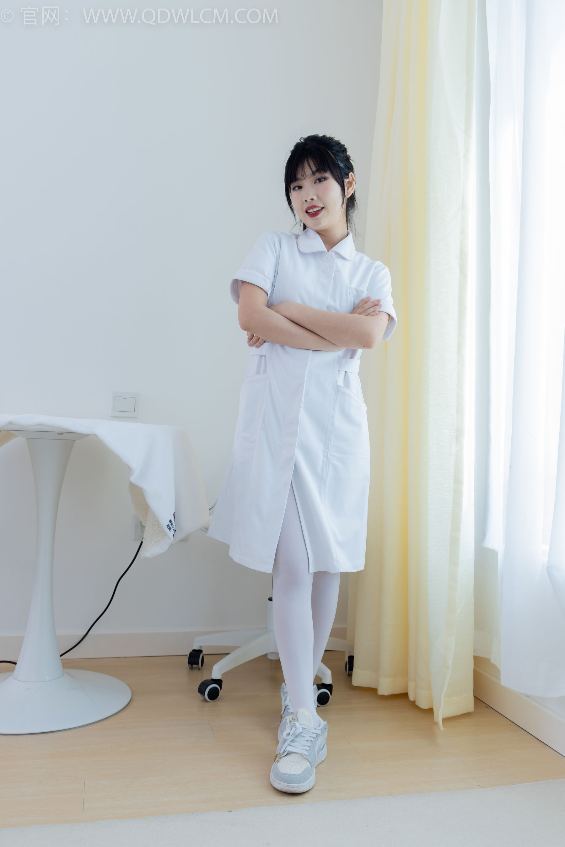 物恋传媒 No.2347 米米 - 板鞋、自然穿脏厚白丝、护士服/(170P)