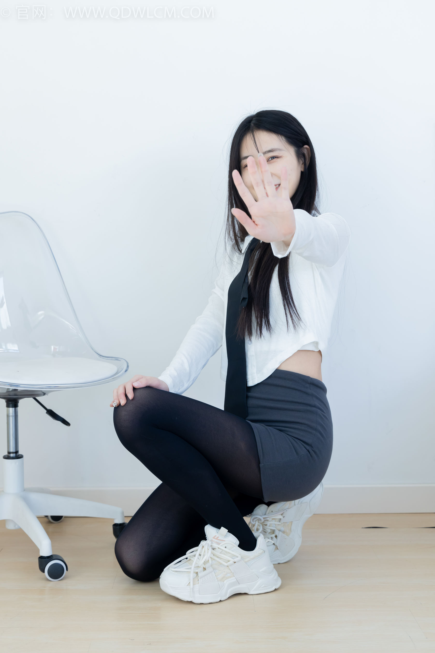 物恋传媒 No.2346 菜菜 - 运动鞋、厚黑丝、裸足/(167P)