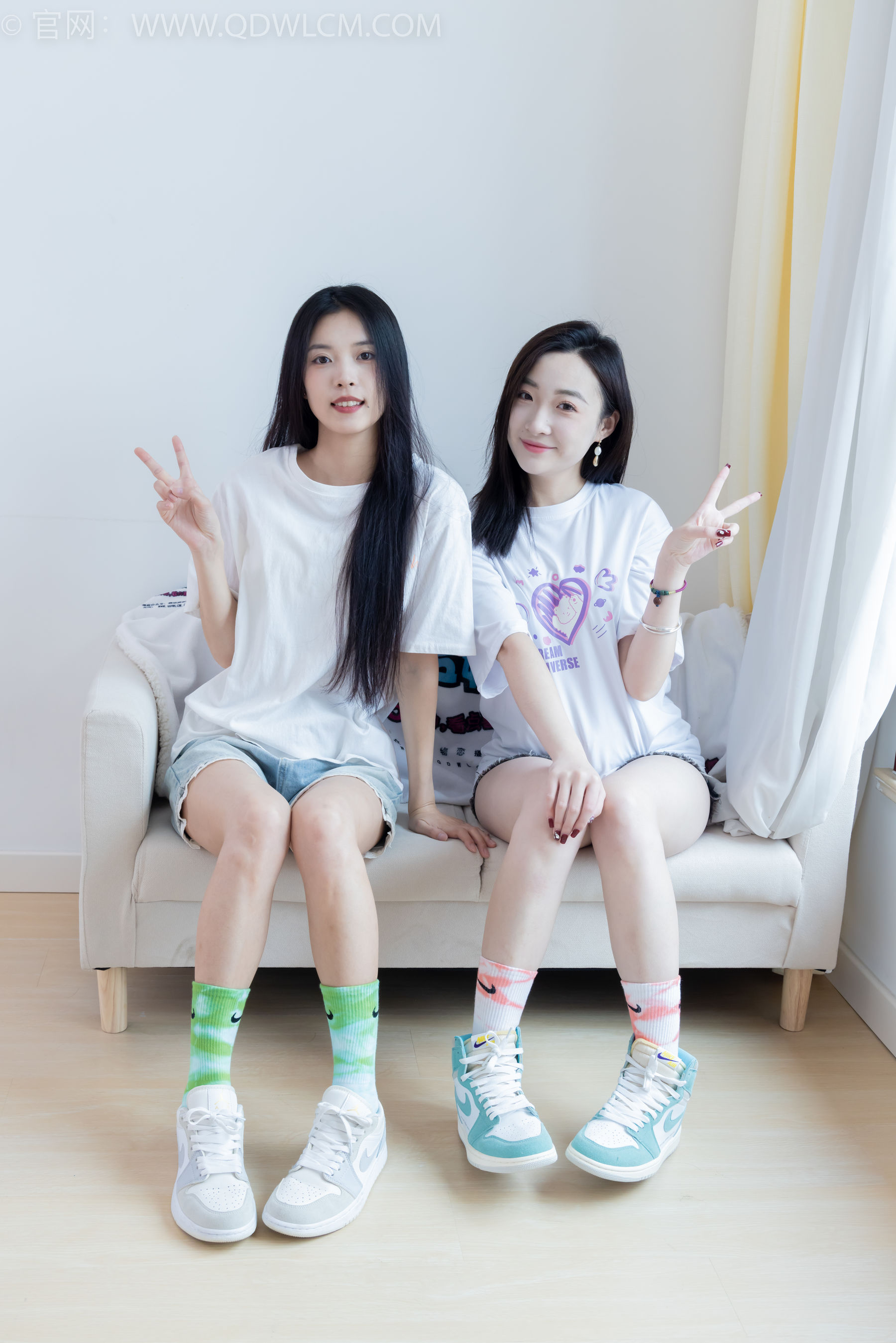 物恋传媒 No.2345 茯苓&恬恬 - 两双板鞋、红棉袜、绿棉袜、裸足/(165P)