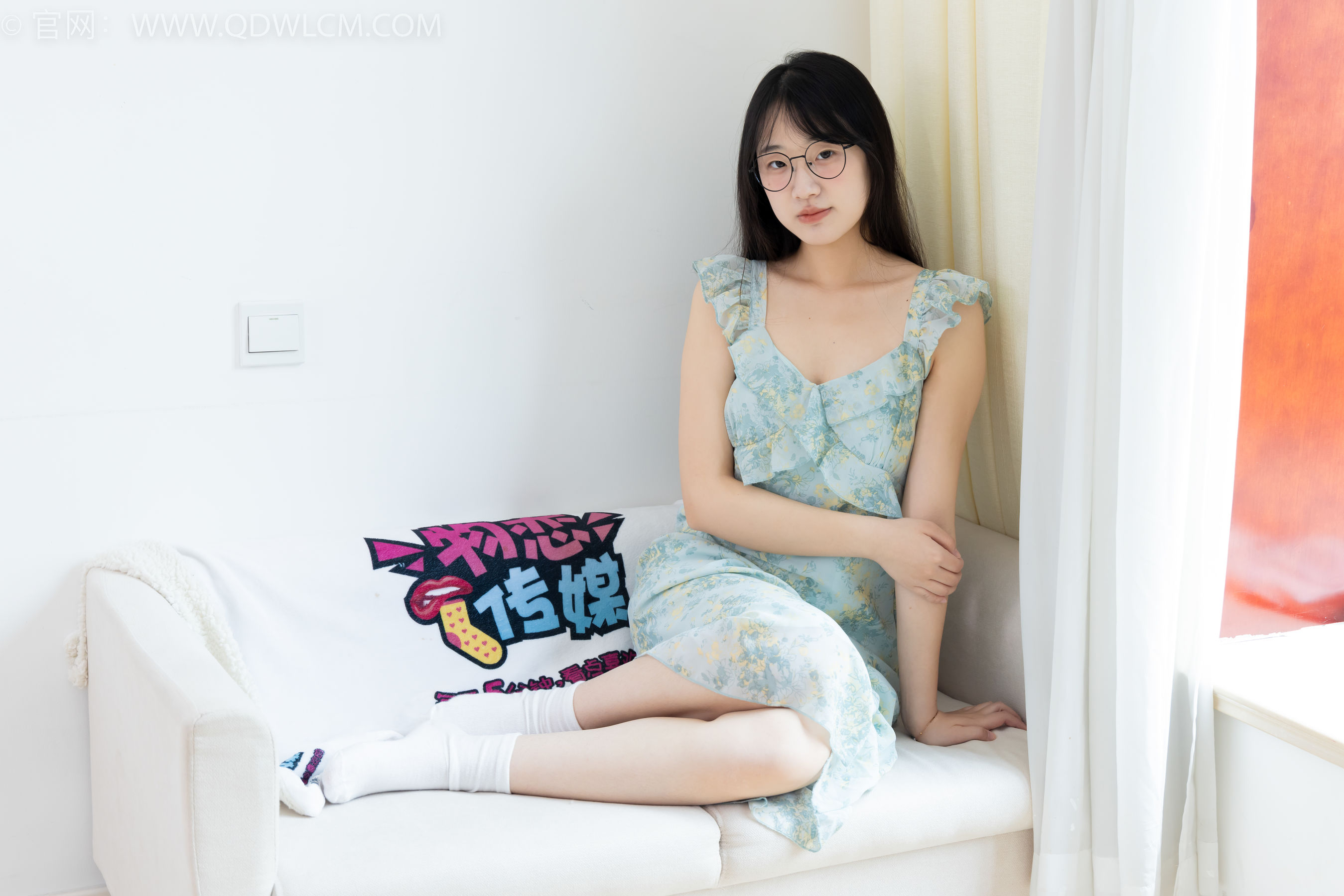 物恋传媒 No.2350 小椿 - 高跟鞋、白棉袜、裸足/(150P)