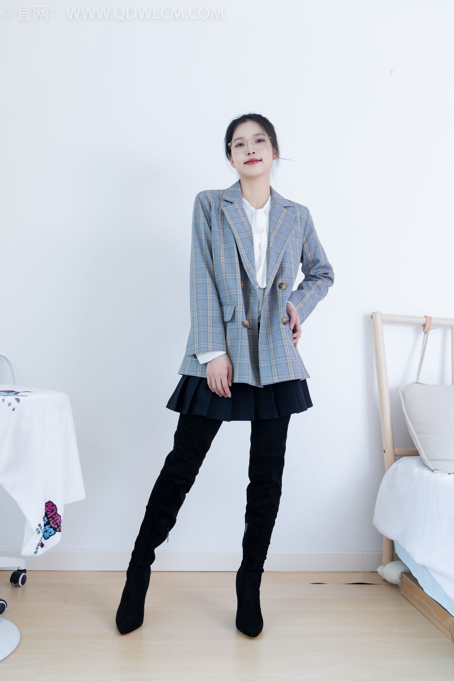 物恋传媒 No.2349 茯苓 - 高跟长靴、高跟凉鞋、厚肉丝、薄黑丝/(175P)