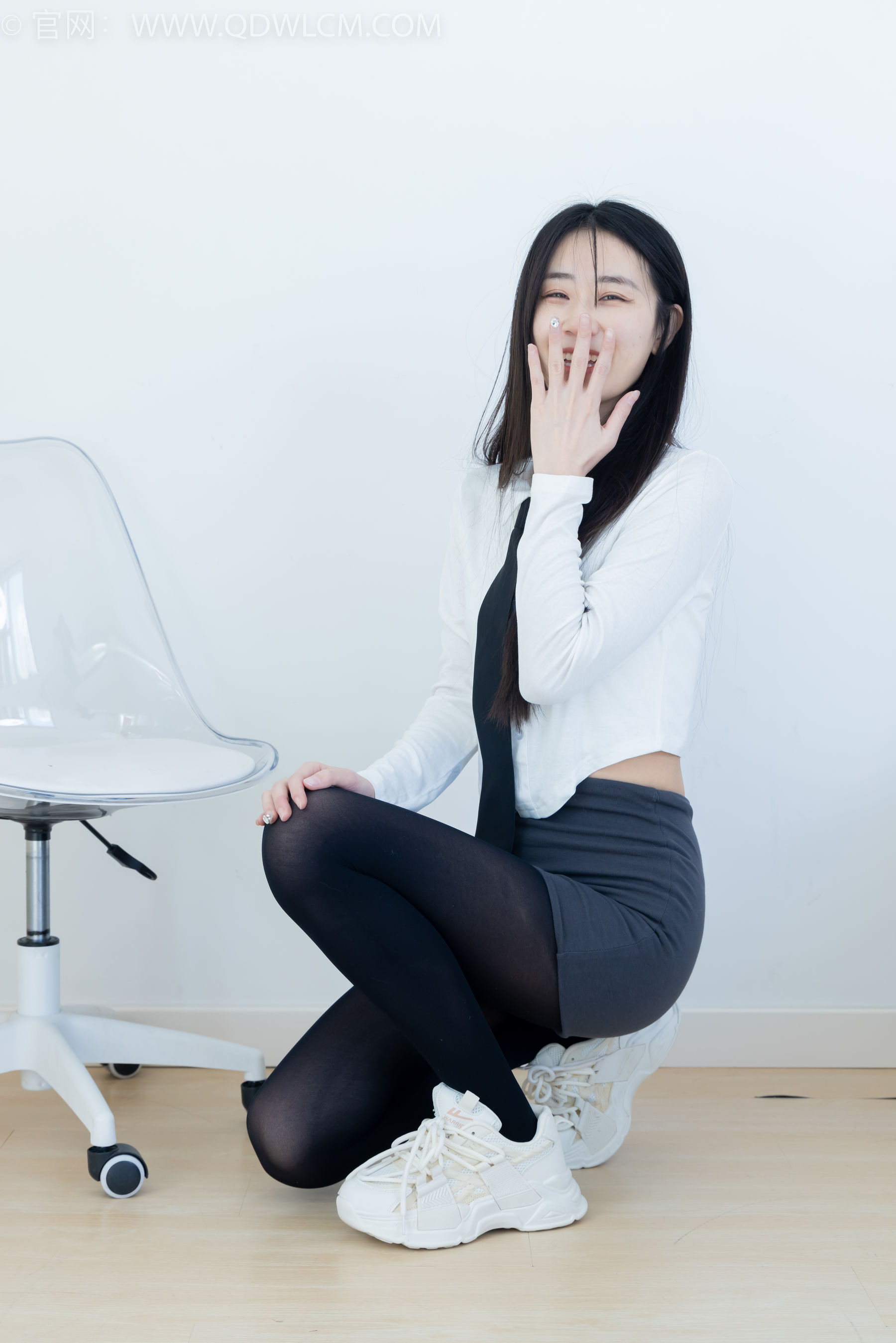 物恋传媒 No.2346 菜菜 - 运动鞋、厚黑丝、裸足/(167P)