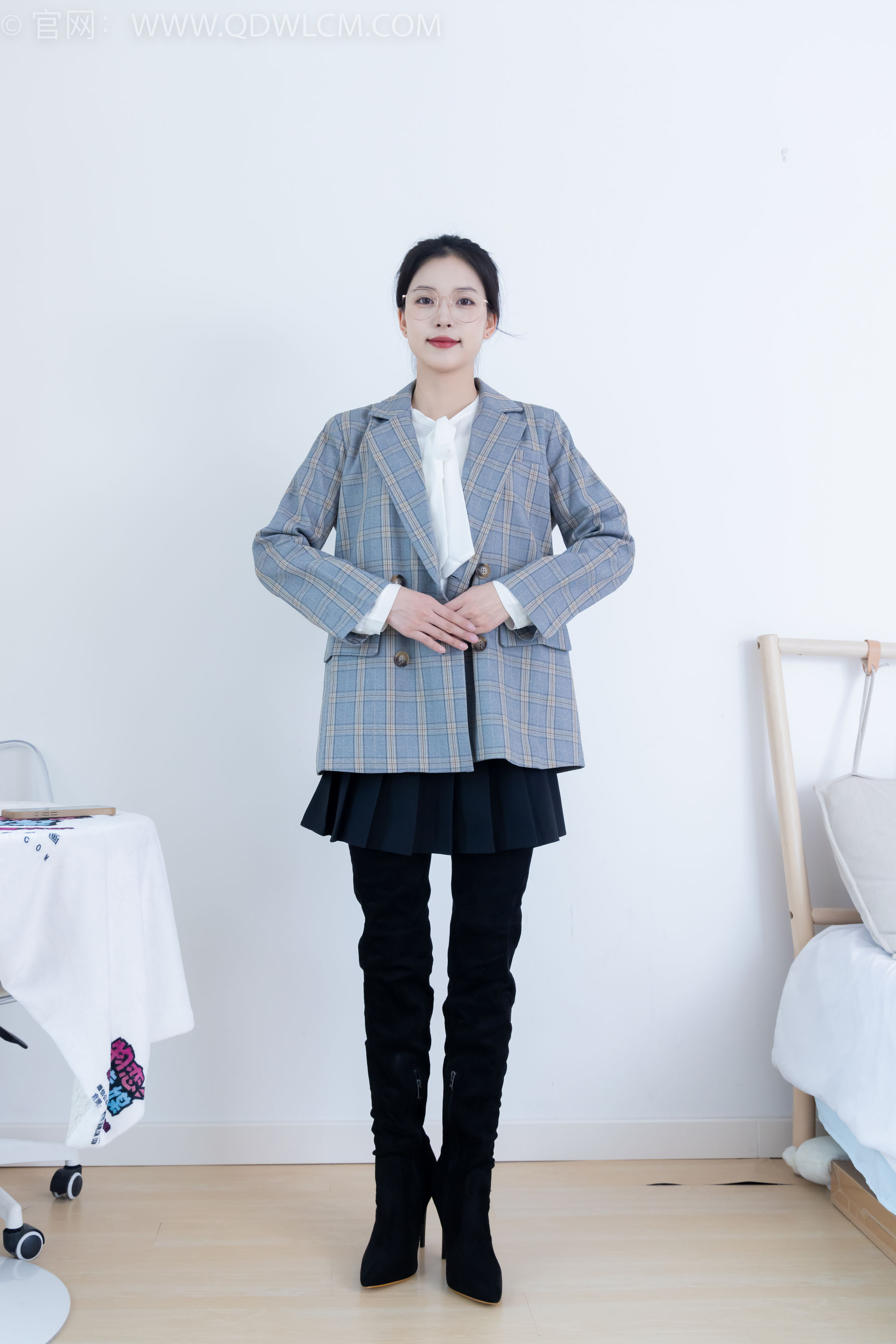 物恋传媒 No.2349 茯苓 - 高跟长靴、高跟凉鞋、厚肉丝、薄黑丝/(175P)