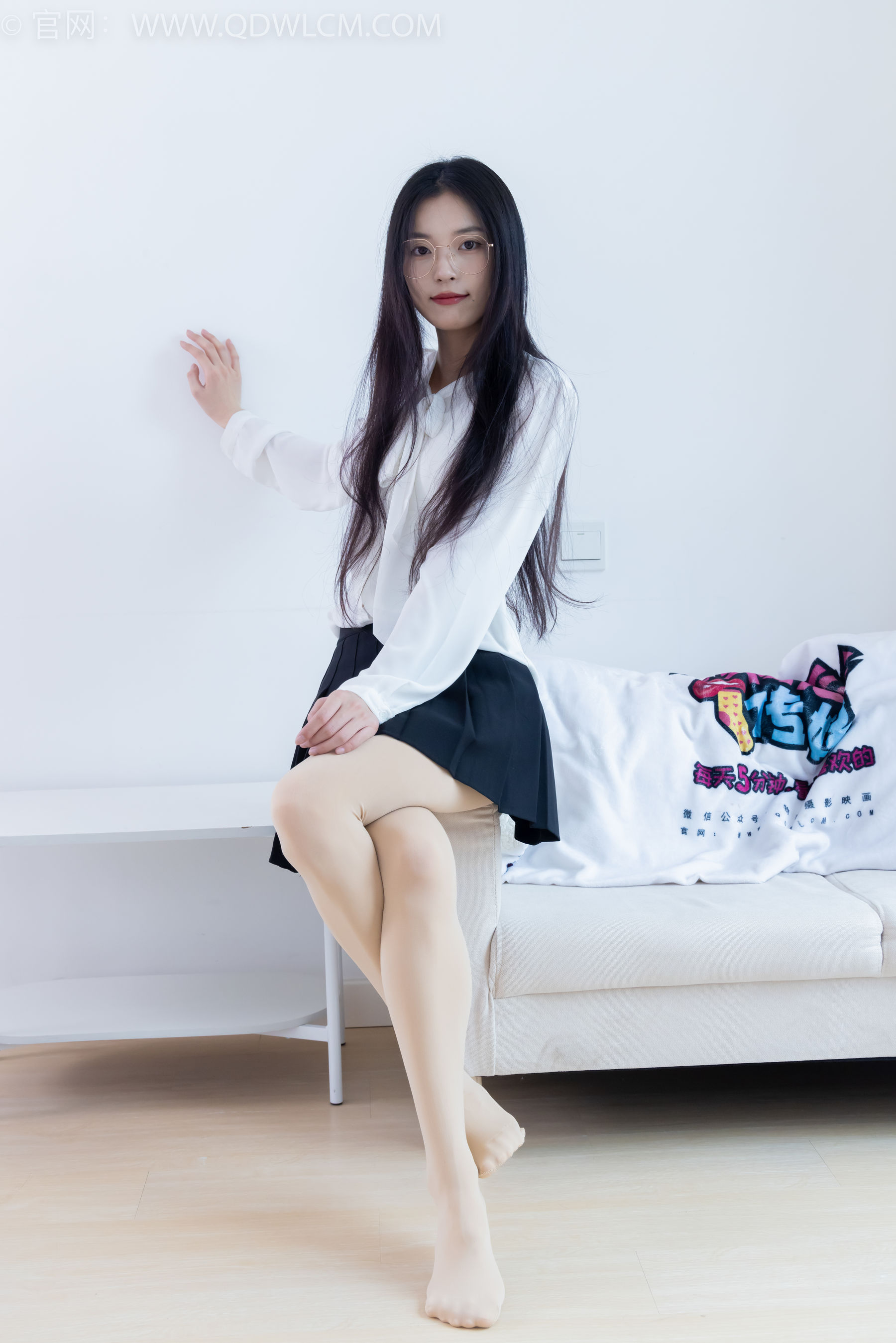 物恋传媒 No.2349 茯苓 - 高跟长靴、高跟凉鞋、厚肉丝、薄黑丝/(175P)