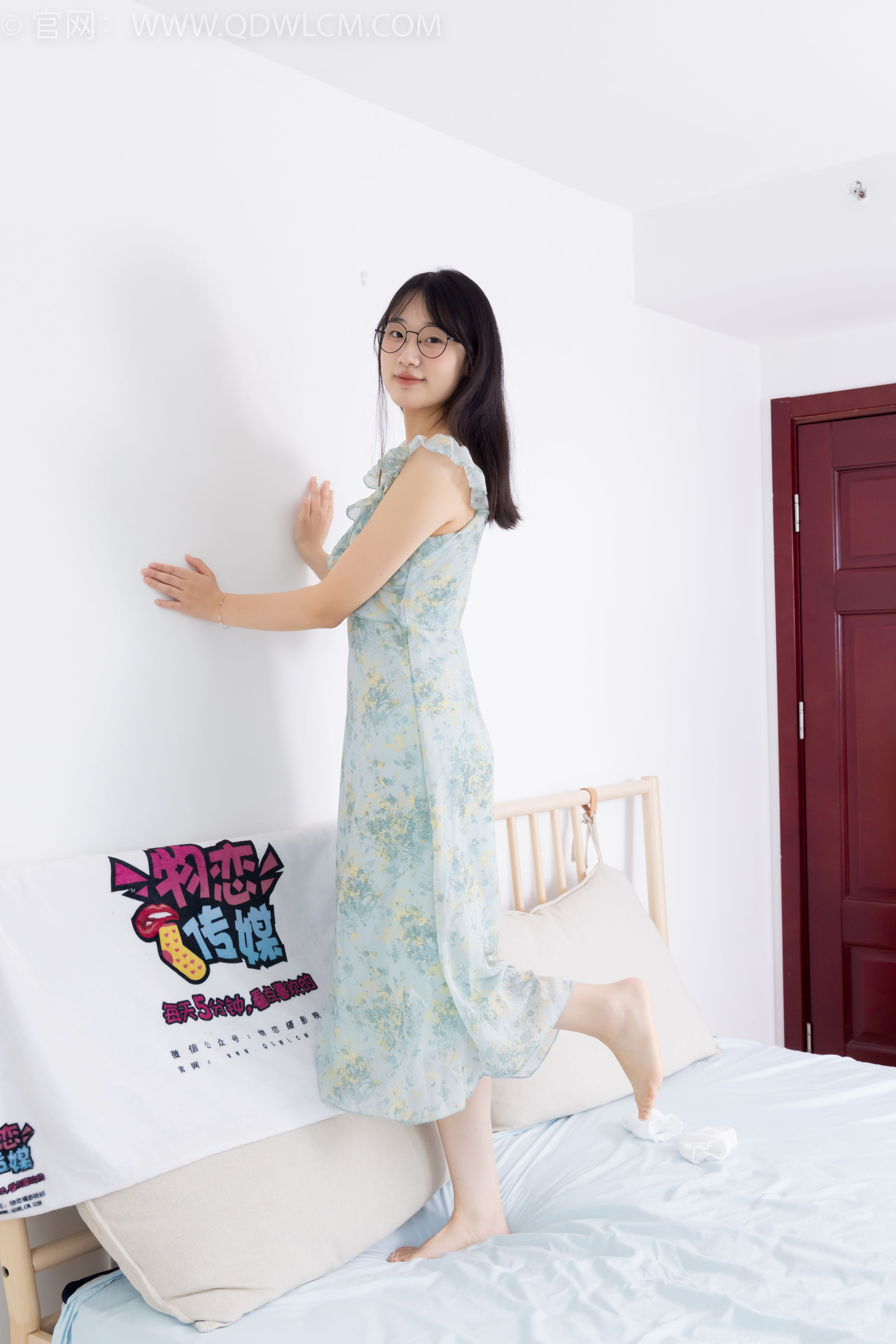 物恋传媒 No.2350 小椿 - 高跟鞋、白棉袜、裸足/(150P)