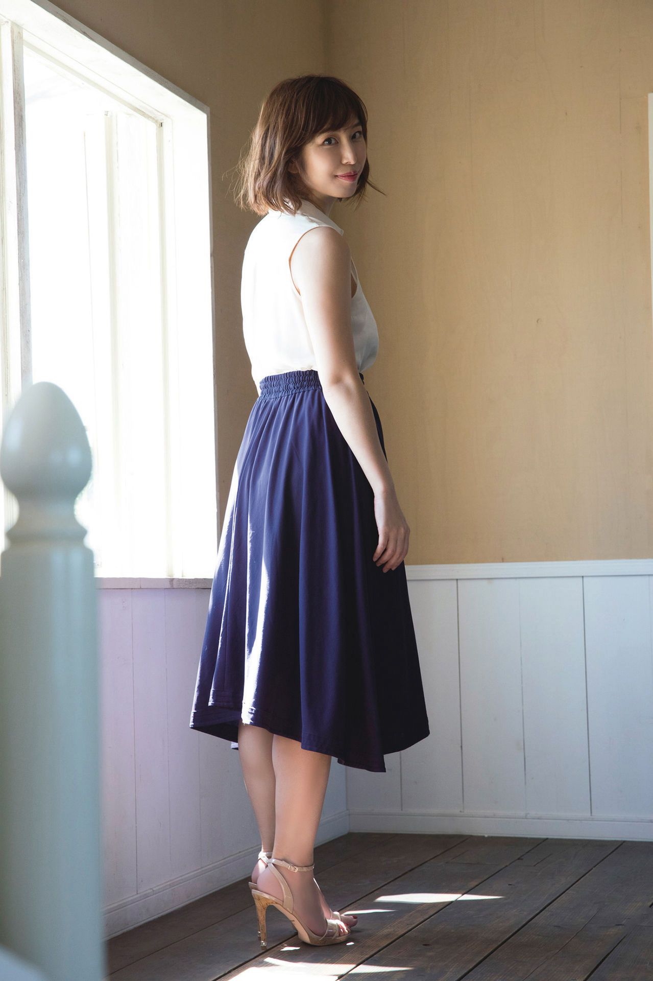 塩地美澄 - 日本一のフェロモン美女アナと官能トリップ/(113P)