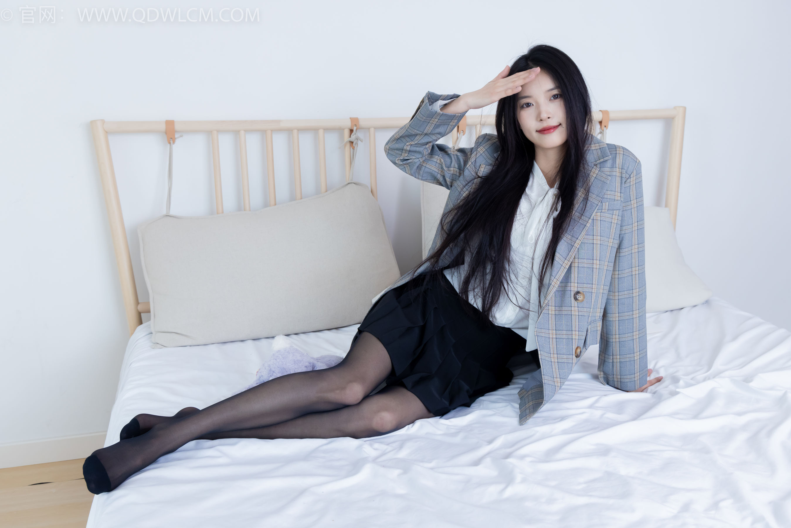 物恋传媒 No.2349 茯苓 - 高跟长靴、高跟凉鞋、厚肉丝、薄黑丝/(175P)