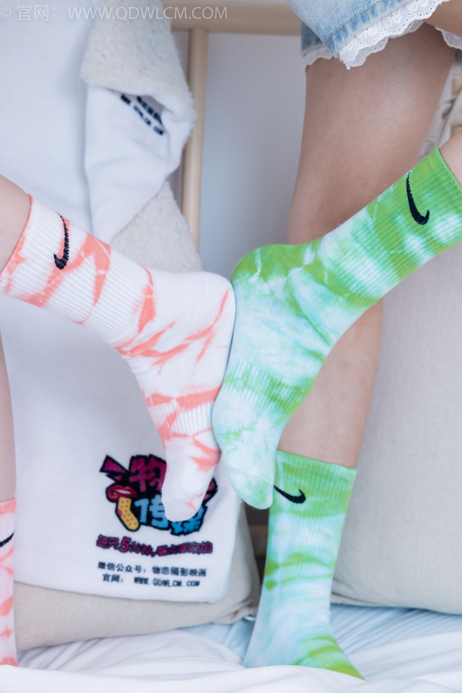 物恋传媒 No.2345 茯苓&恬恬 - 两双板鞋、红棉袜、绿棉袜、裸足/(165P)