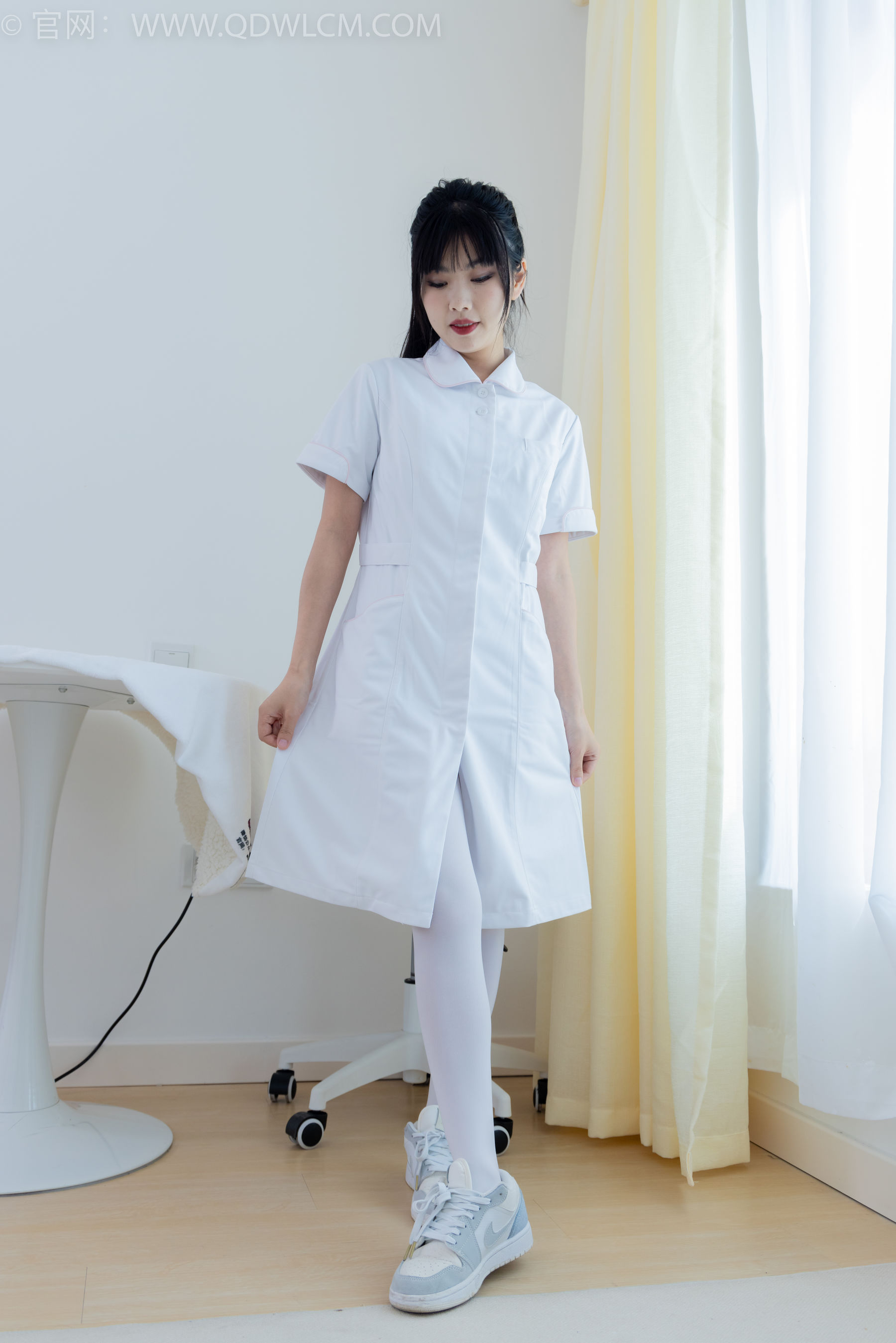 物恋传媒 No.2347 米米 - 板鞋、自然穿脏厚白丝、护士服/(170P)