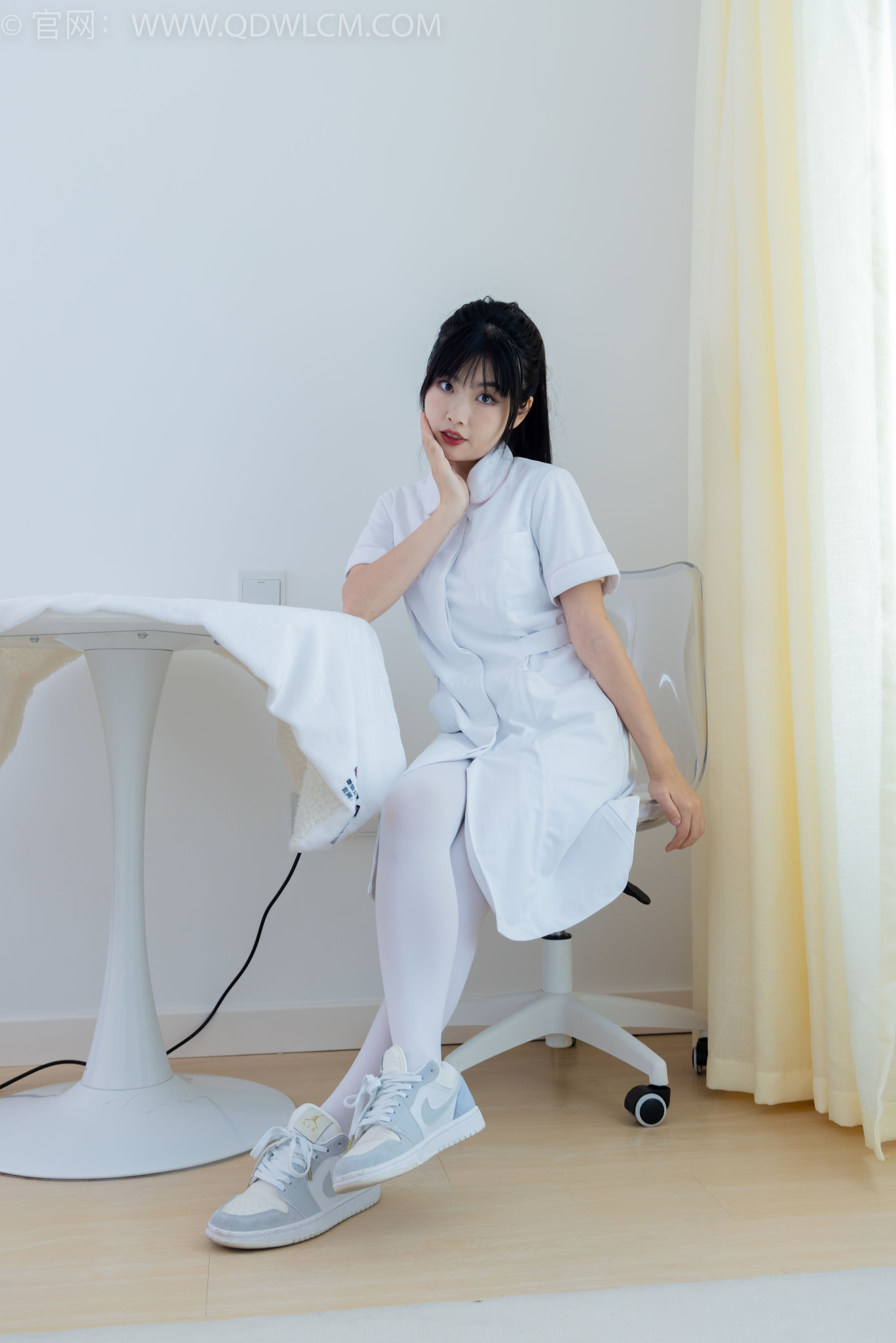 物恋传媒 No.2347 米米 - 板鞋、自然穿脏厚白丝、护士服/(170P)