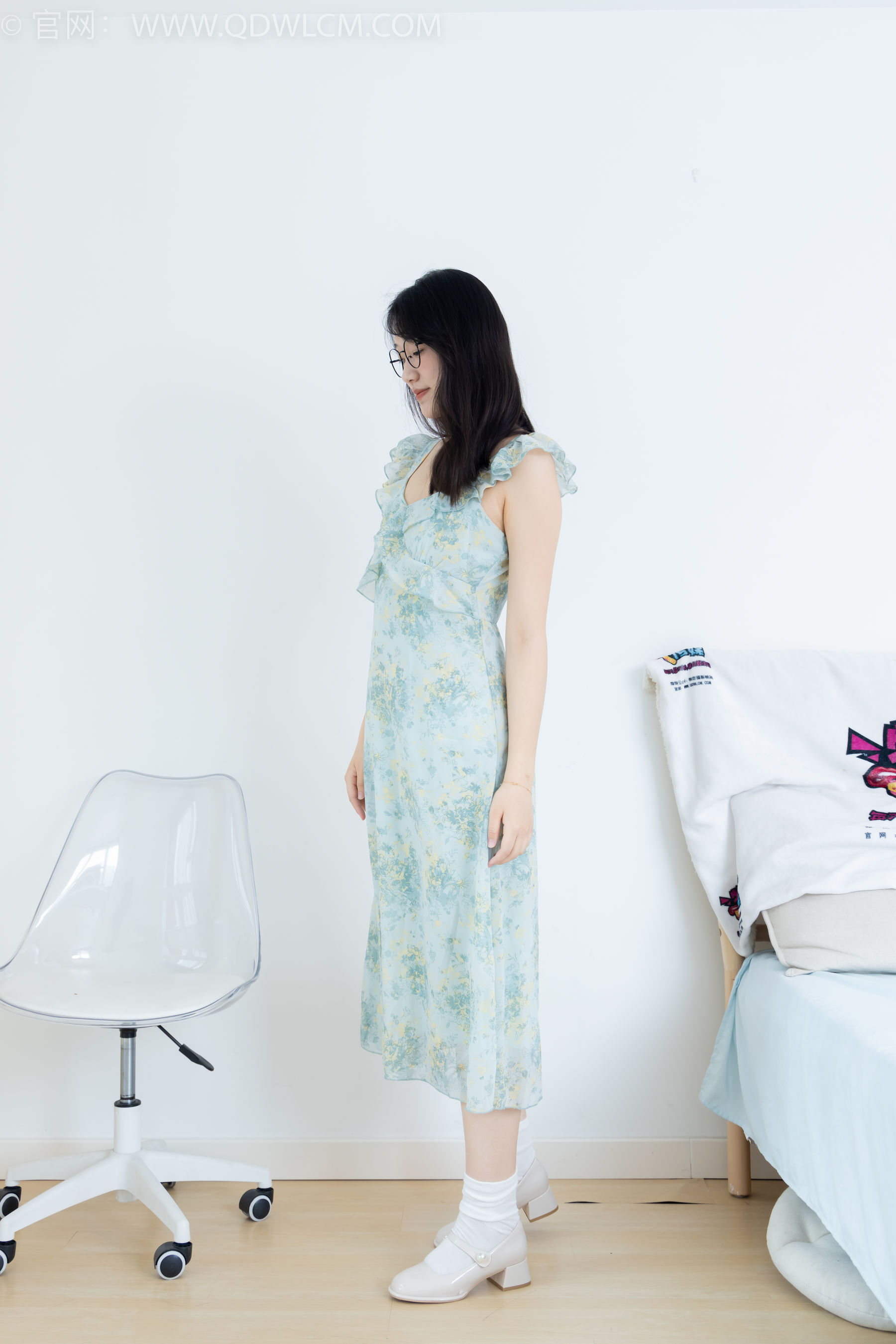 物恋传媒 No.2350 小椿 - 高跟鞋、白棉袜、裸足/(150P)