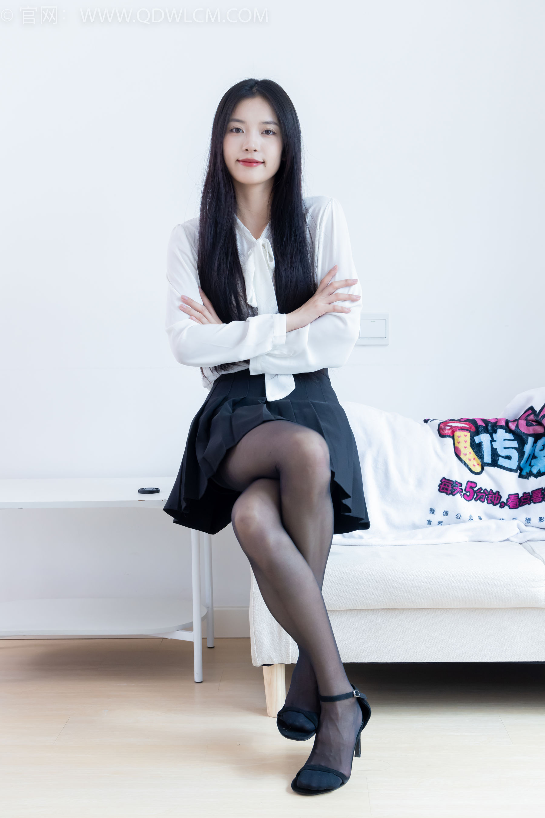 物恋传媒 No.2349 茯苓 - 高跟长靴、高跟凉鞋、厚肉丝、薄黑丝/(175P)