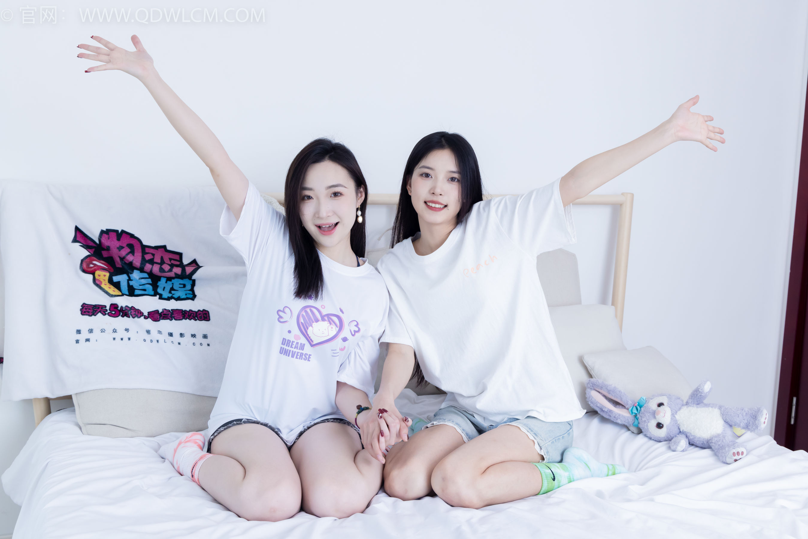 物恋传媒 No.2345 茯苓&恬恬 - 两双板鞋、红棉袜、绿棉袜、裸足/(165P)