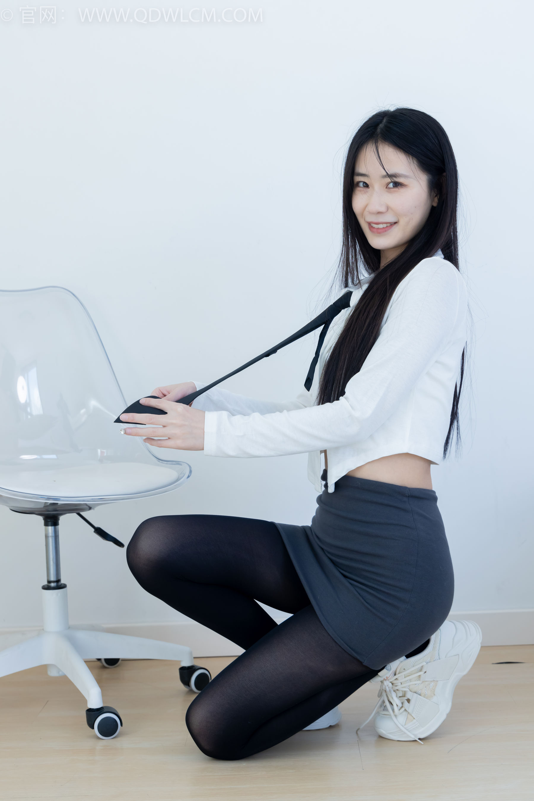 物恋传媒 No.2346 菜菜 - 运动鞋、厚黑丝、裸足/(167P)