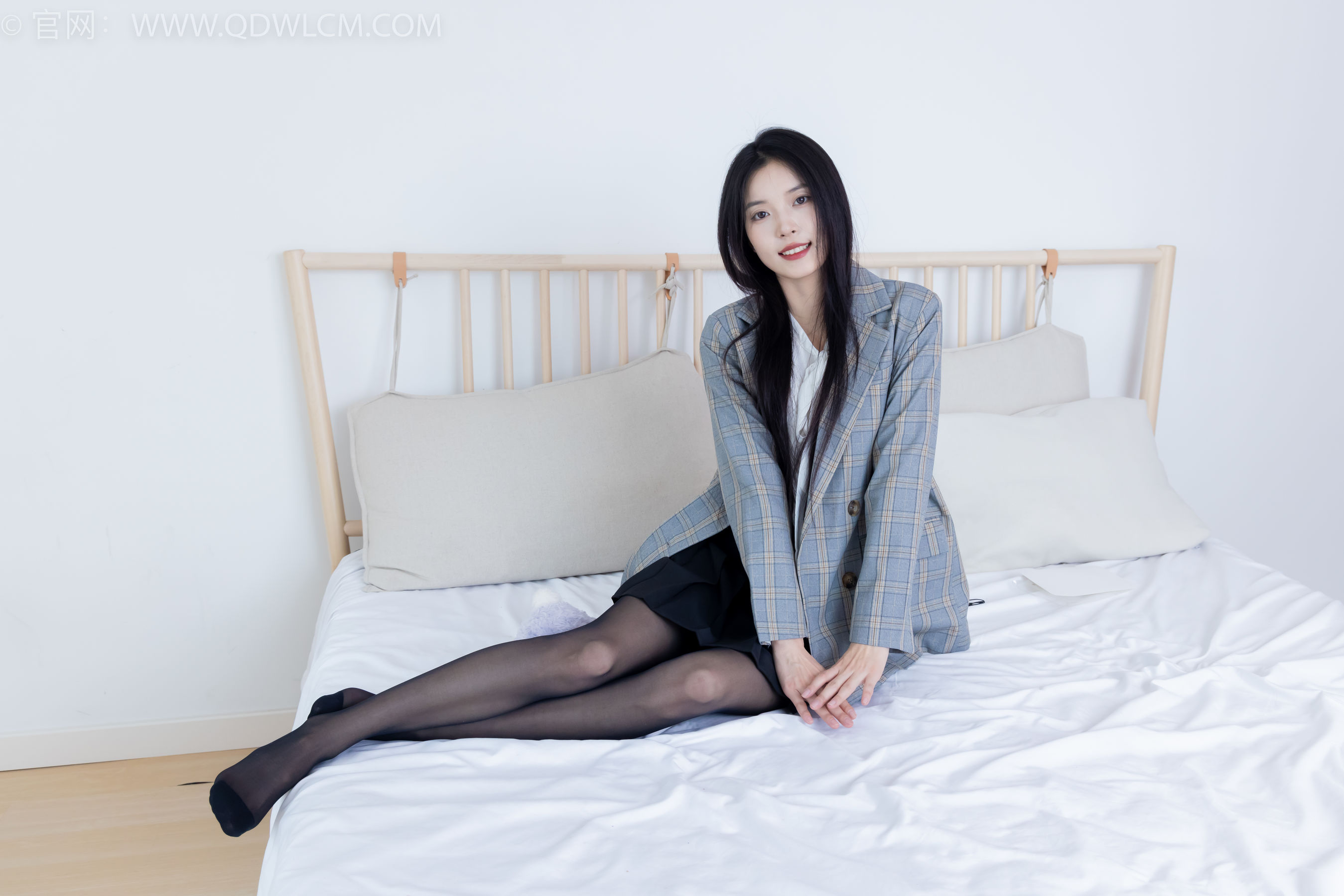 物恋传媒 No.2349 茯苓 - 高跟长靴、高跟凉鞋、厚肉丝、薄黑丝/(175P)