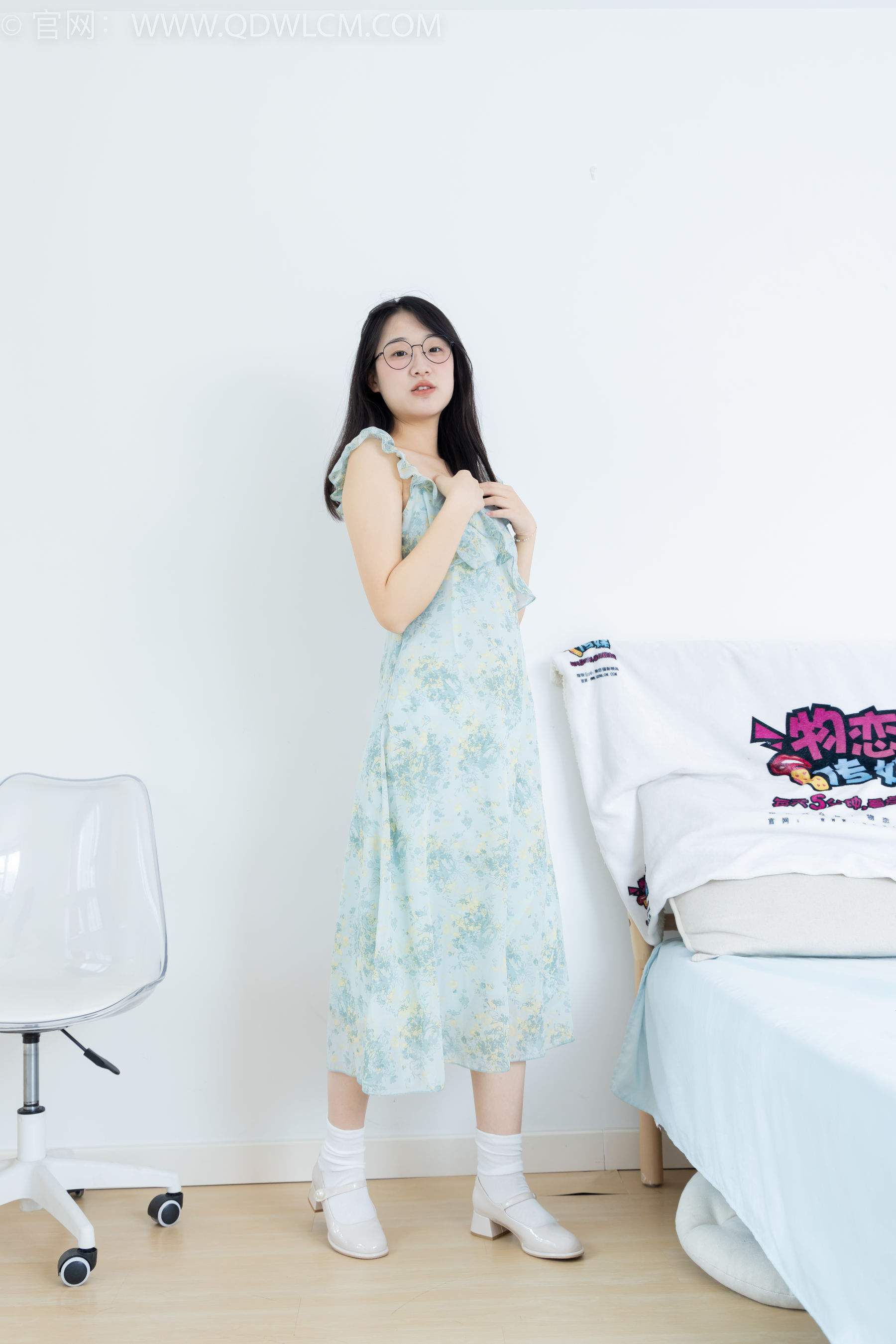 物恋传媒 No.2350 小椿 - 高跟鞋、白棉袜、裸足/(150P)