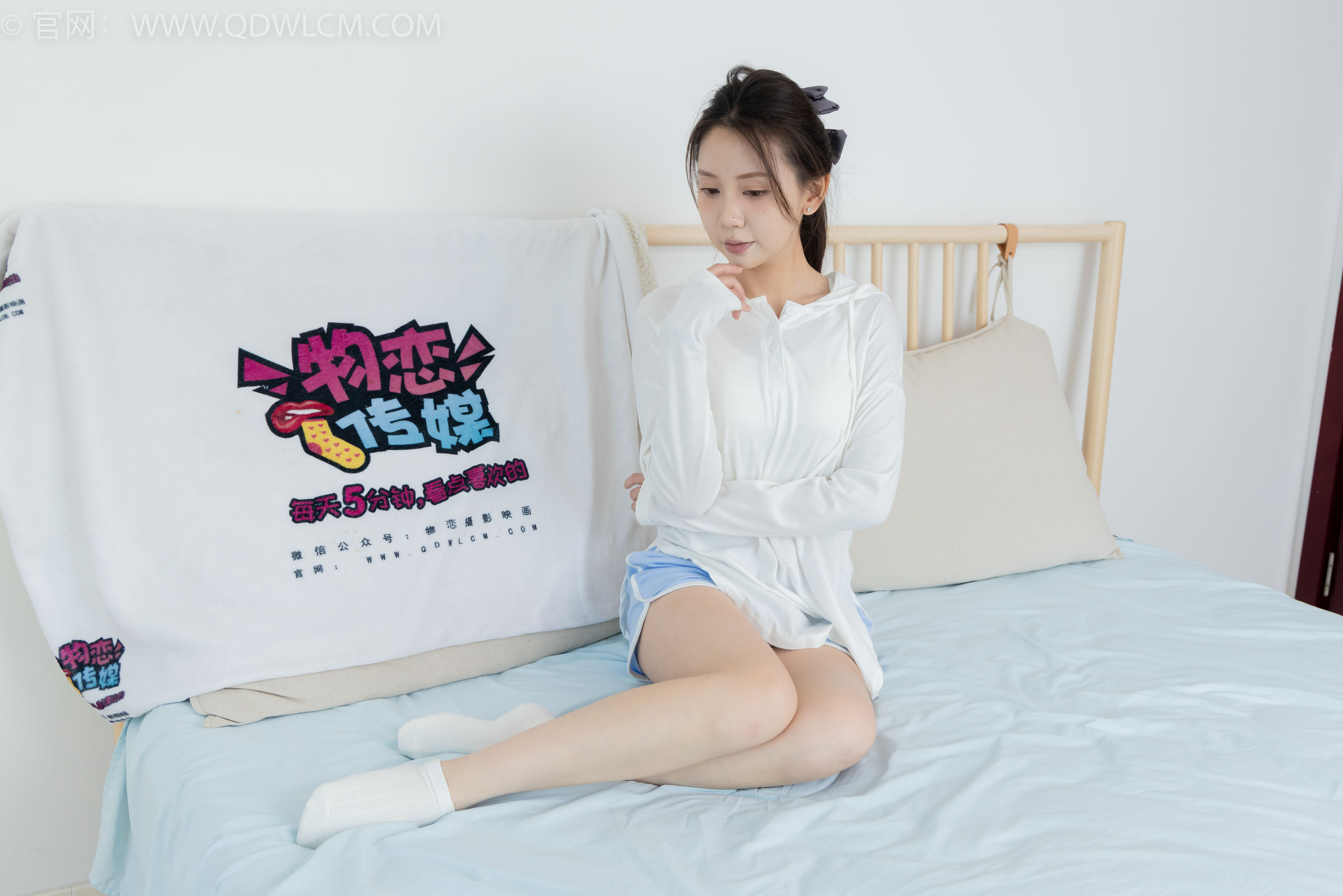 物恋传媒 No.2348 小曦 - 板鞋、白棉袜、裸足/(155P)