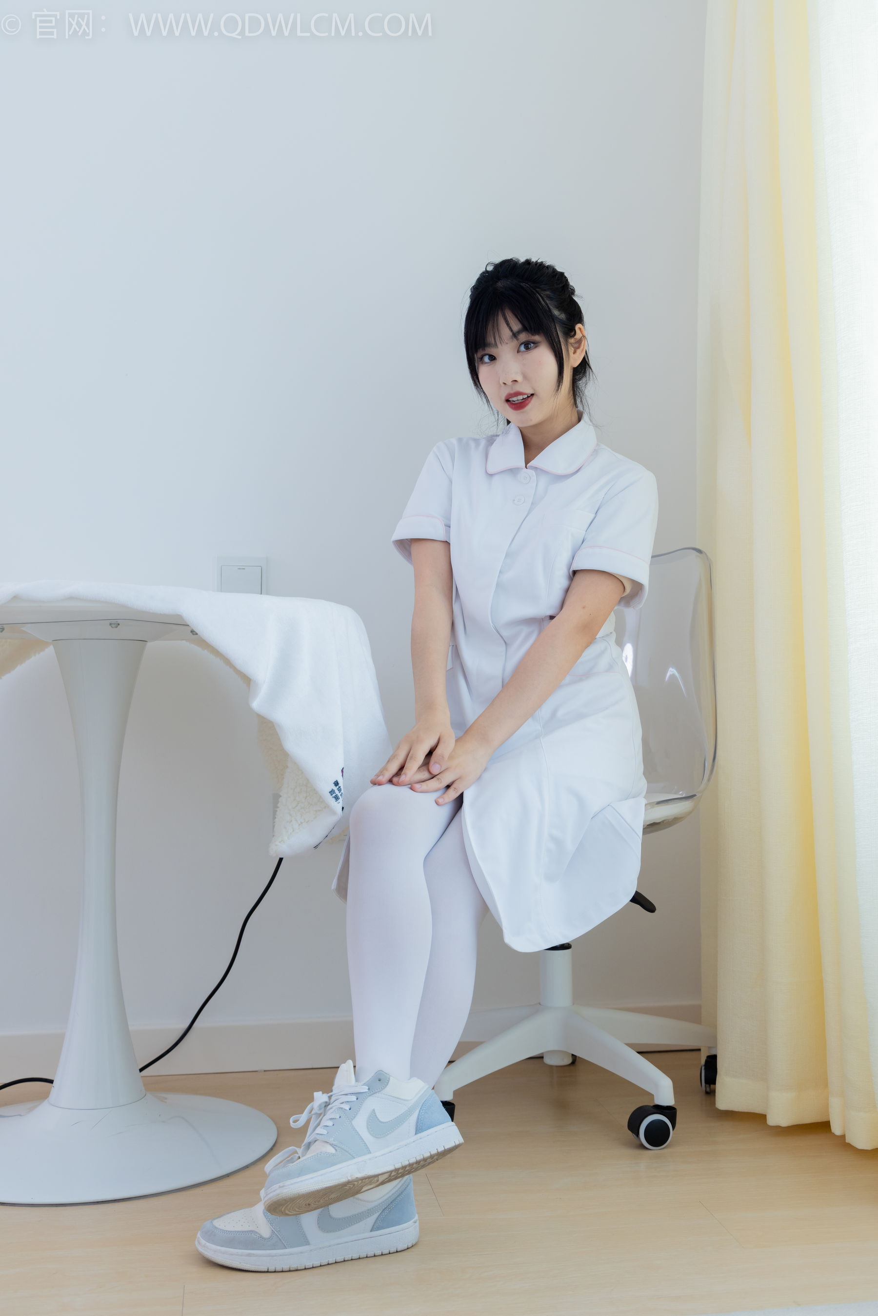 物恋传媒 No.2347 米米 - 板鞋、自然穿脏厚白丝、护士服/(170P)