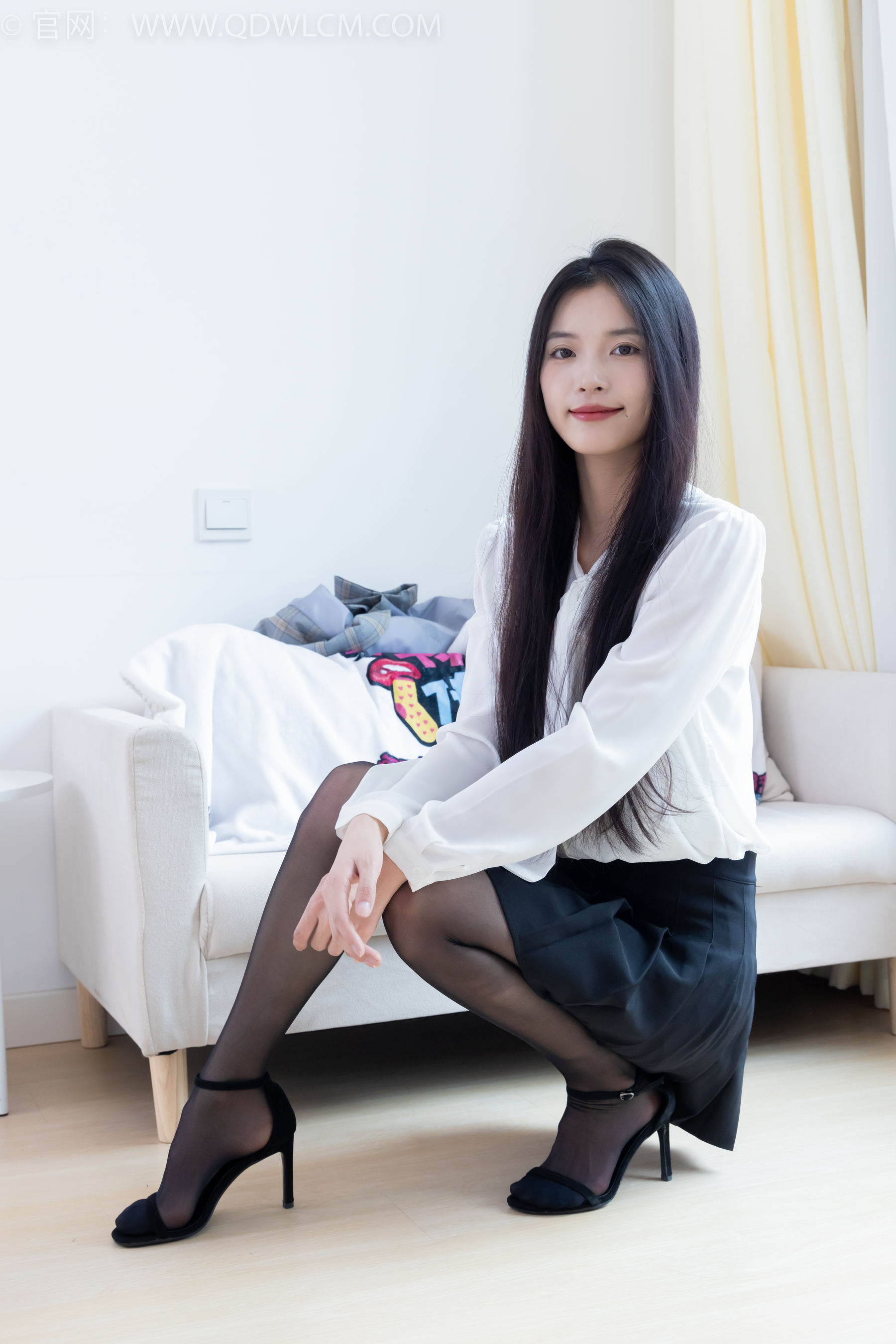 物恋传媒 No.2349 茯苓 - 高跟长靴、高跟凉鞋、厚肉丝、薄黑丝/(175P)