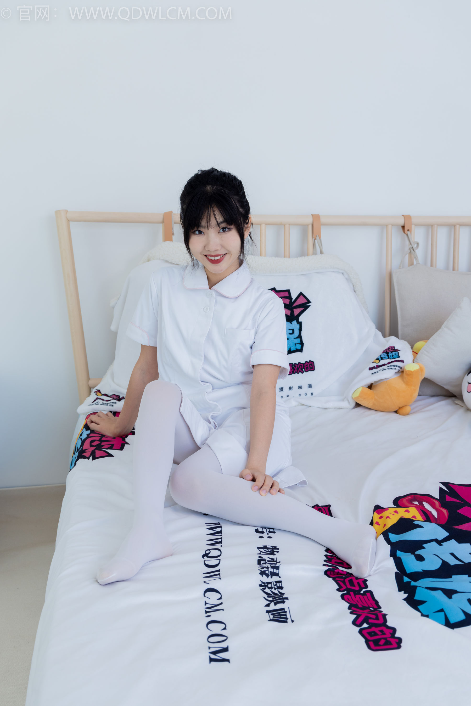 物恋传媒 No.2347 米米 - 板鞋、自然穿脏厚白丝、护士服/(170P)