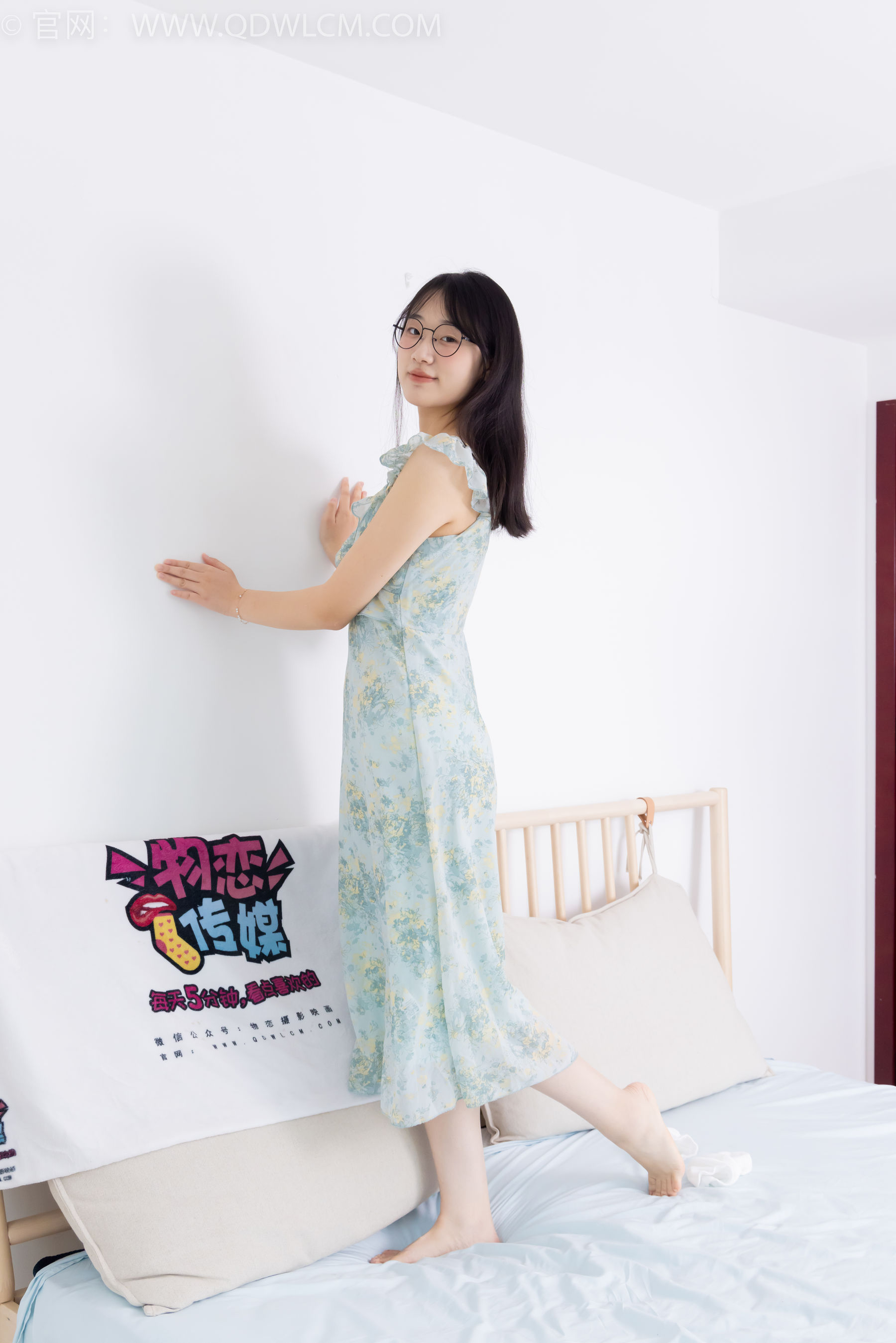 物恋传媒 No.2350 小椿 - 高跟鞋、白棉袜、裸足/(150P)